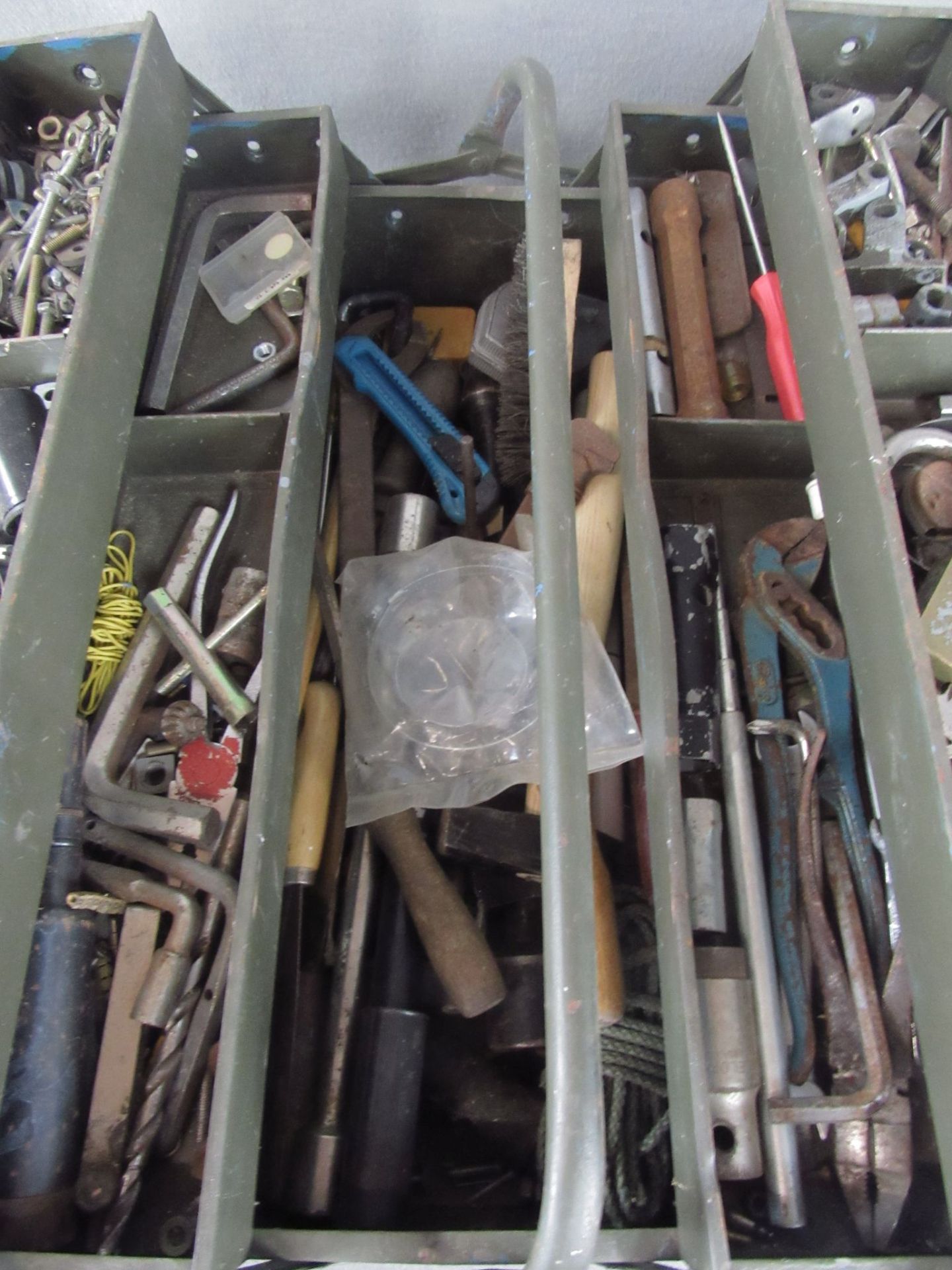 Werkzeugkiste Bundeswehr prall gefüllt und unsortiert - Bild 4 aus 4