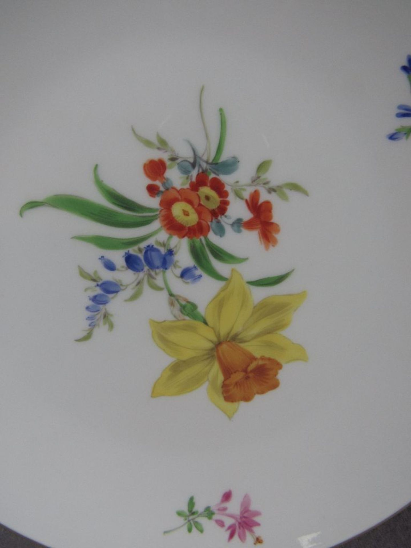 Zwei Meissen Teller Blumenmuster 2.Wahl Durchmesser ca:19,5cm - Bild 2 aus 5