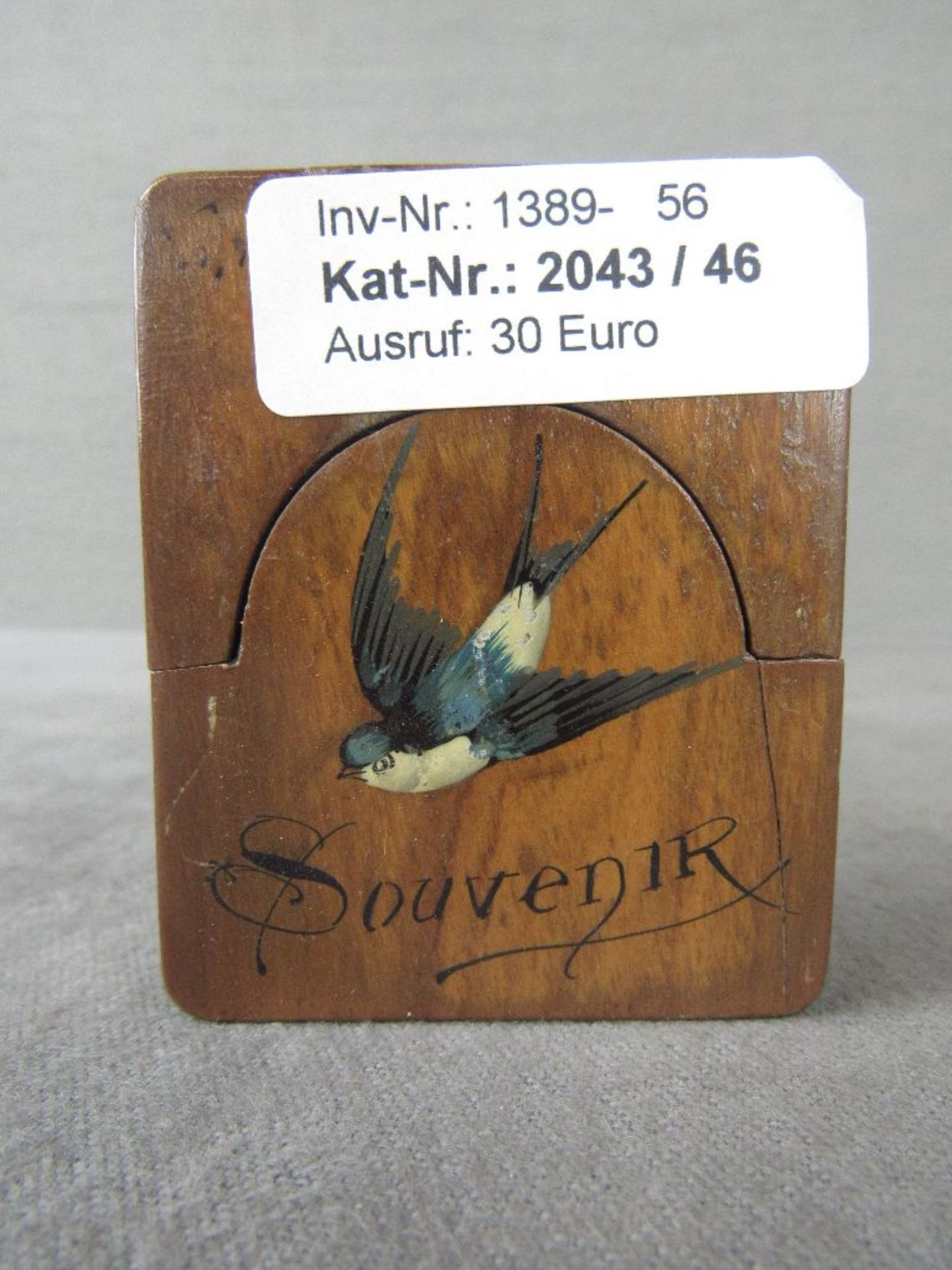Taschenuhrhalter Holz mit Vogelmotiv ca. 1900 ca:6x7cm