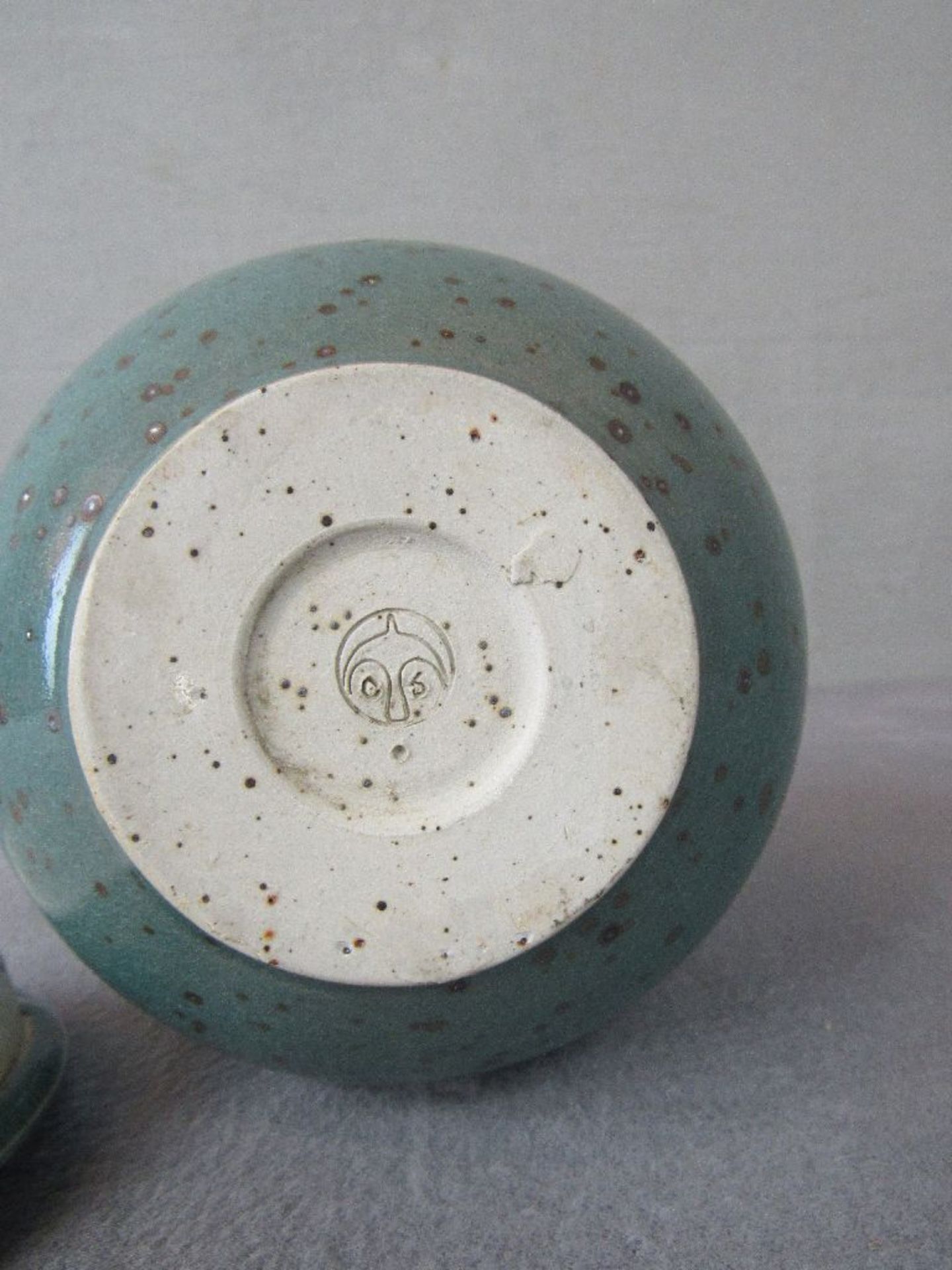 Großes Keramikgefäß unterseitig signiert Höhe:19cm - Bild 3 aus 3