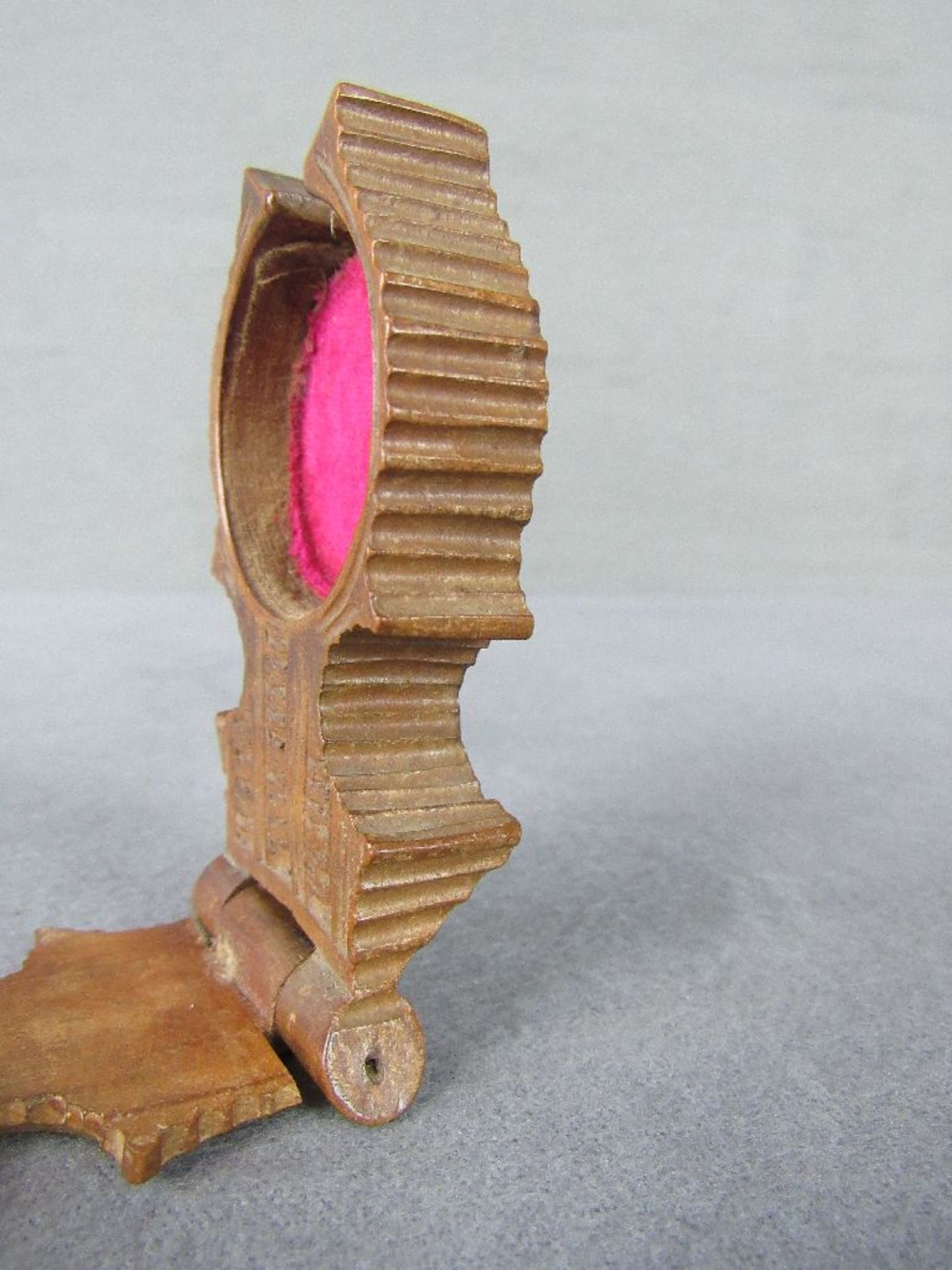 Uhrenhalter Holz geschnitzt Edelweißmotiv - Image 2 of 4