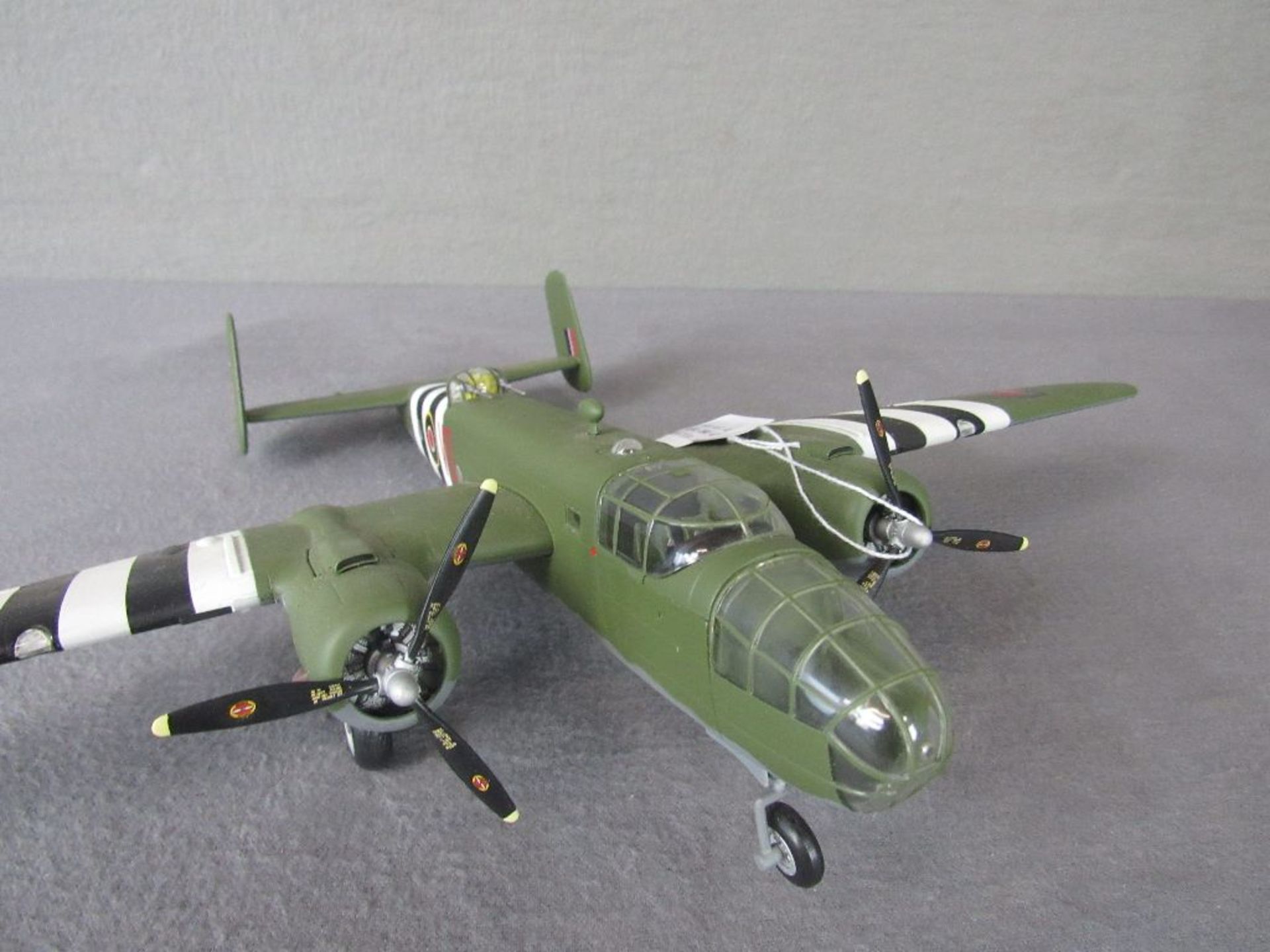 Sehr detailgetreues Modellflugzeug massiver Metallguß B-25 Mitchell ca.1,9 KG Spannweite 43cm - Bild 4 aus 5