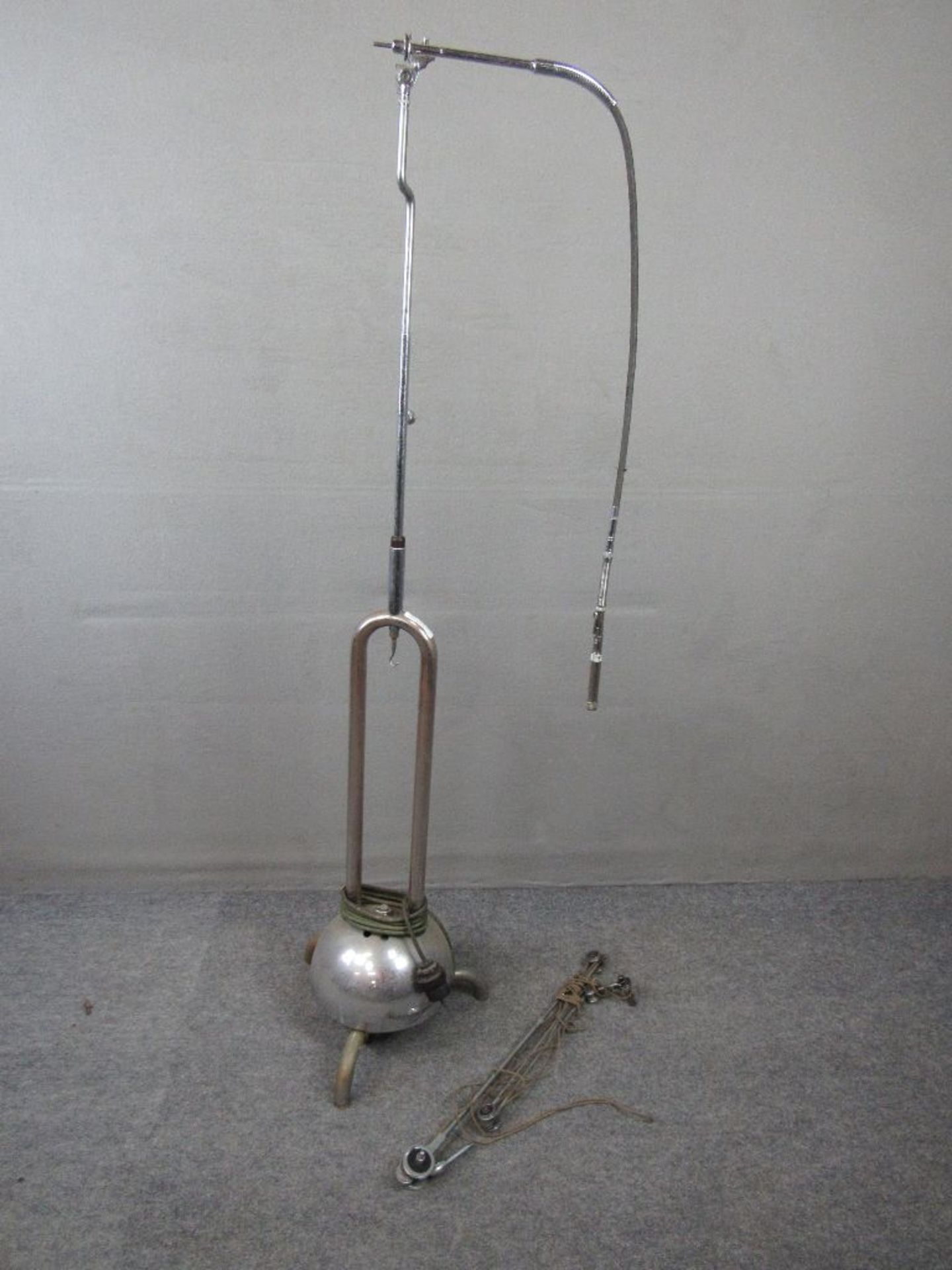 Vintage 50er Jahre Zahnarztbohrer auf Stativ verchromtes Metall ca.143cm hoch mit Adapter