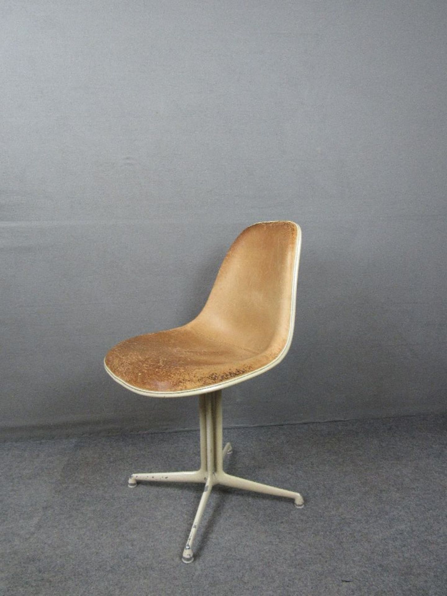 Vintage Stuhl Eams Fiberglas mit Lederbezug auf La Fonda Base Side Chair Charles & Ray Eames