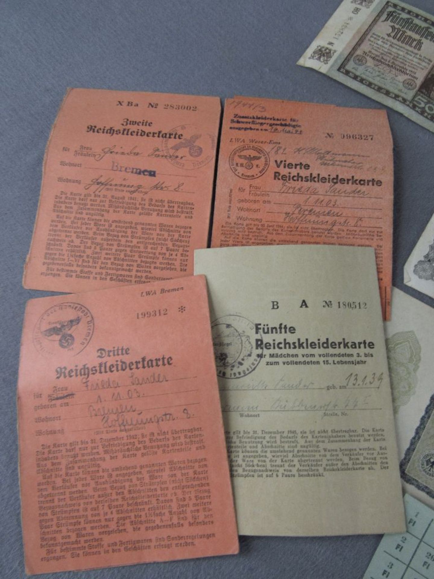 Konvolut Banknoten Reichsmark und Kleider sowie andere Dokumente - Image 3 of 4