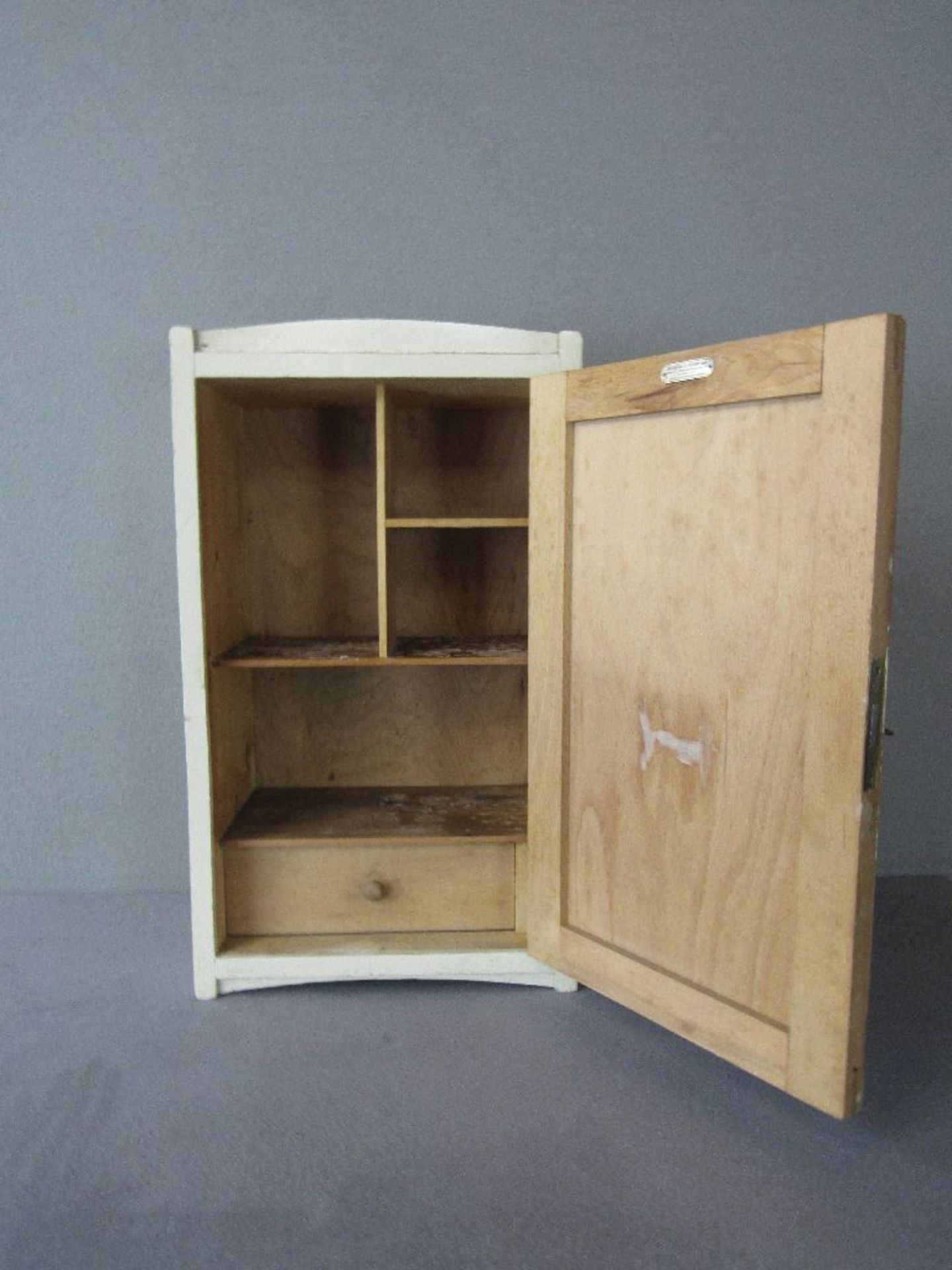 Kleiner Wandschrank Jugendstil Weichholz innen schön unterteilt mit einer Schublade ca.55x32x20cm - Image 4 of 9