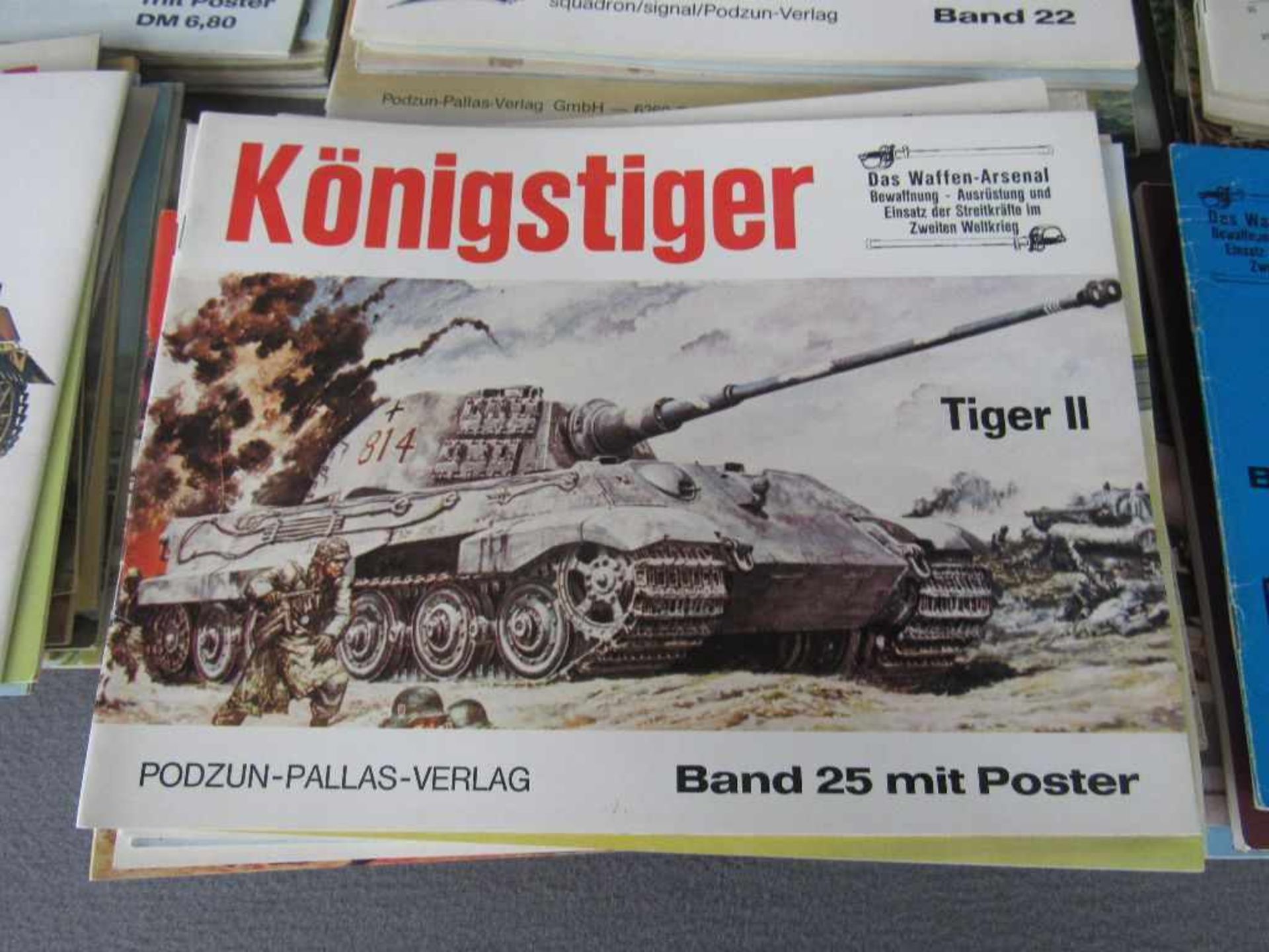 Großes Konvolut von 101 Heften über militärische Fahrzeuge Podzun-Pallas-Verlag sehr guter Zustand - Image 5 of 5