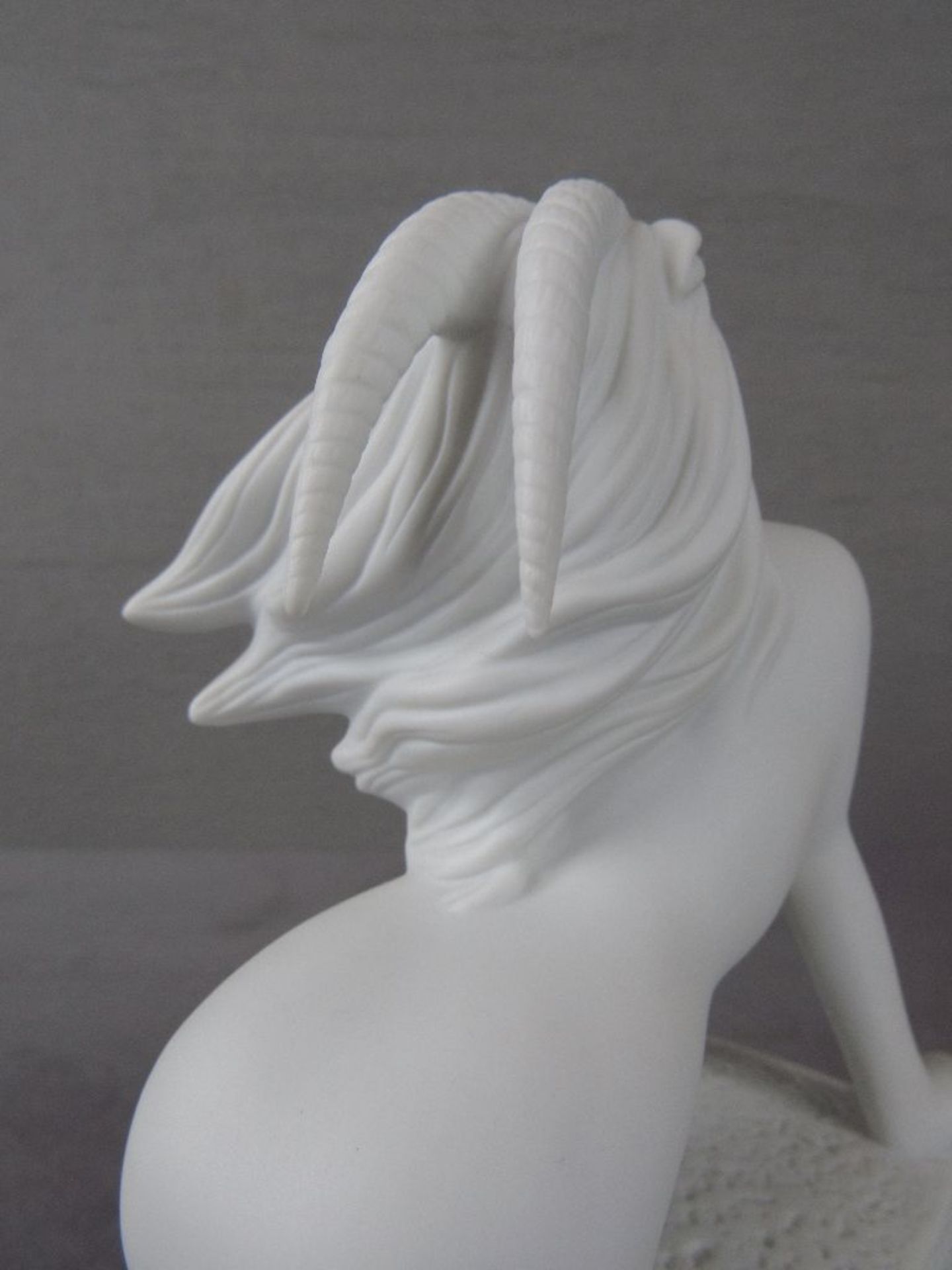 Große Figur weiß Royal Copenhagen Design: Christel Marrot Bisquitporzellan Widder Höhe ca:23cm - Image 5 of 9