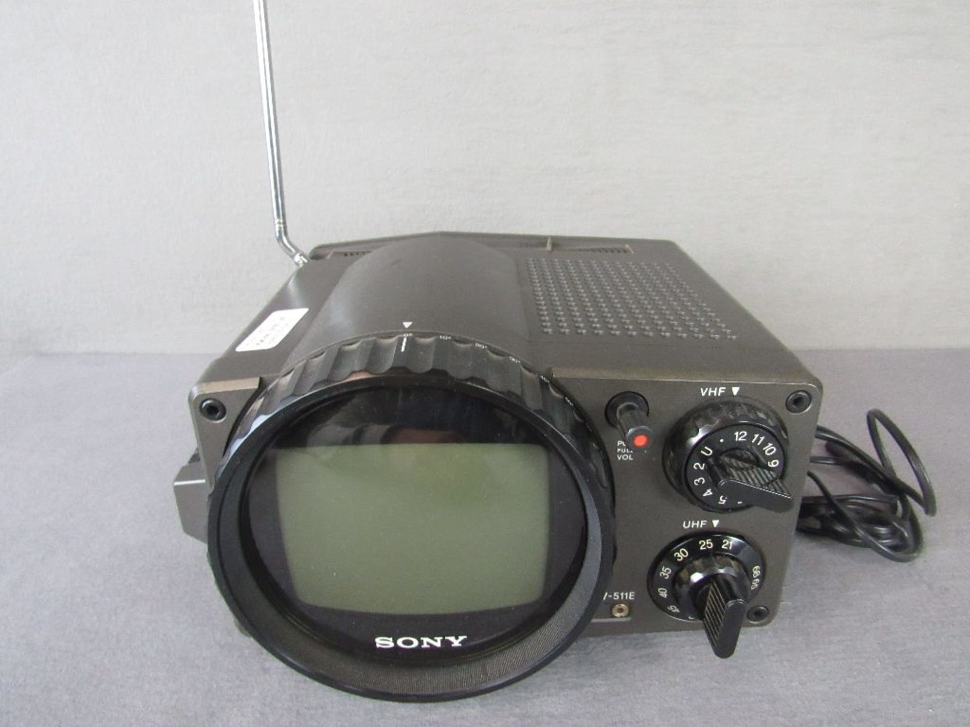 Space Age Vintage 80er Jahre tragbares Fernsehgerät von Sony Modell TV-511E