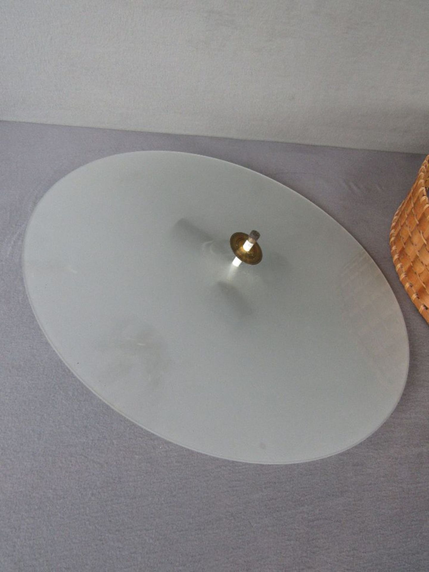 Deckenlampe Plafoniere 60er Jahre Glas und Geflecht dreiflammig Durchmesser 51cm - Image 3 of 4