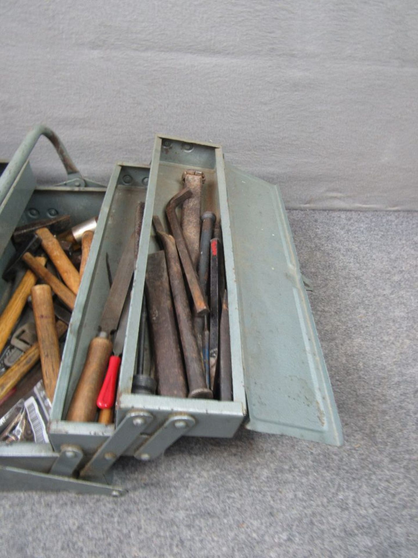 Werkzeugkasten prall gefüllt - Bild 2 aus 4