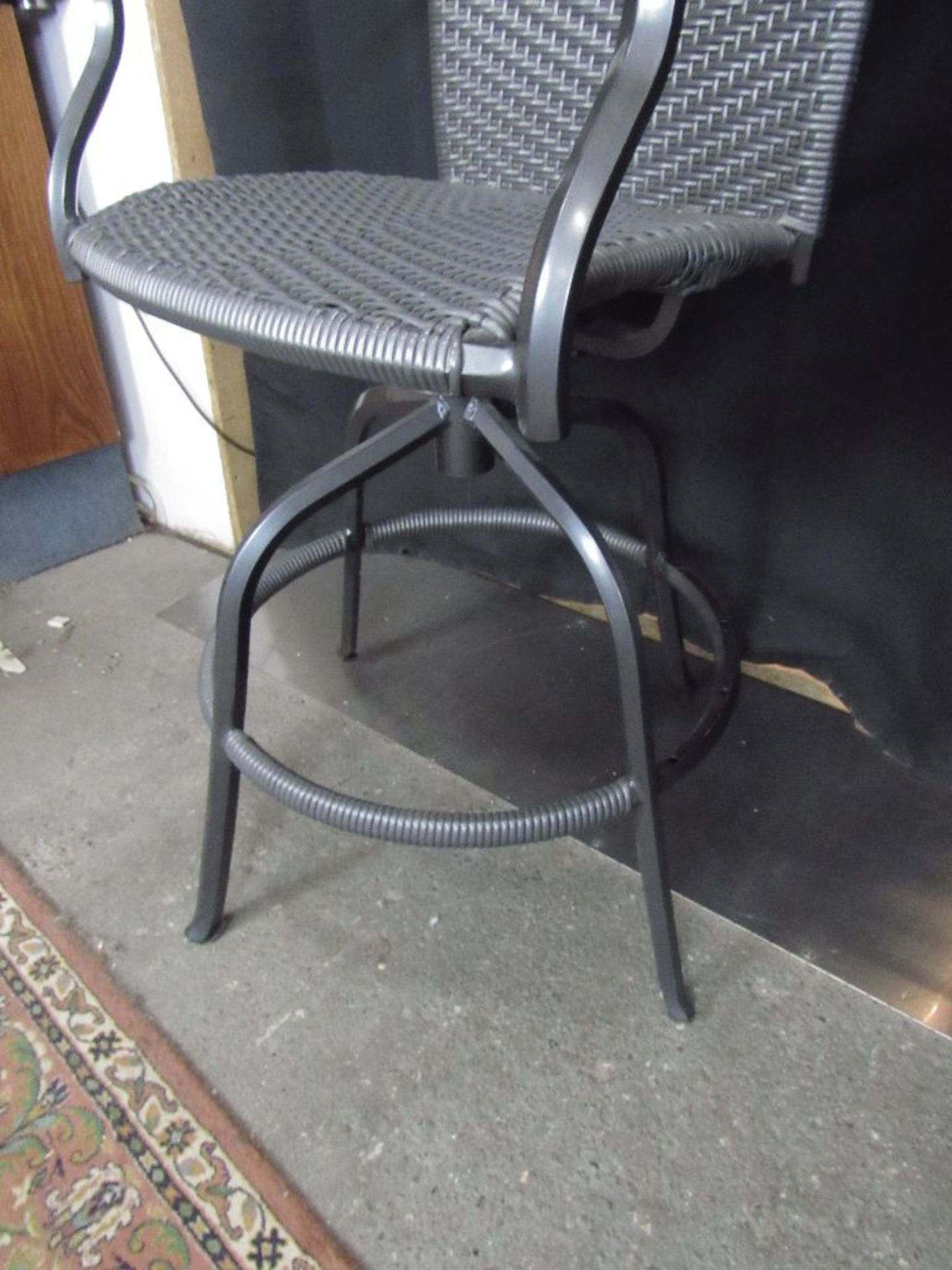 2 Barstühle drehbar leicht beschädigt 12cm - Image 6 of 8