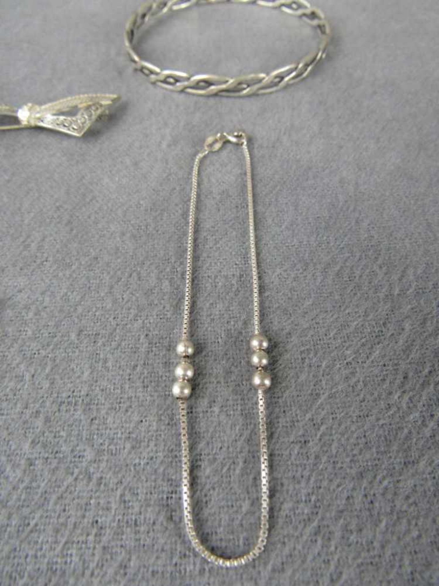 Vier Teile teilweise antiker Silberschmuck 835er 15,5 Gramm - Bild 4 aus 7