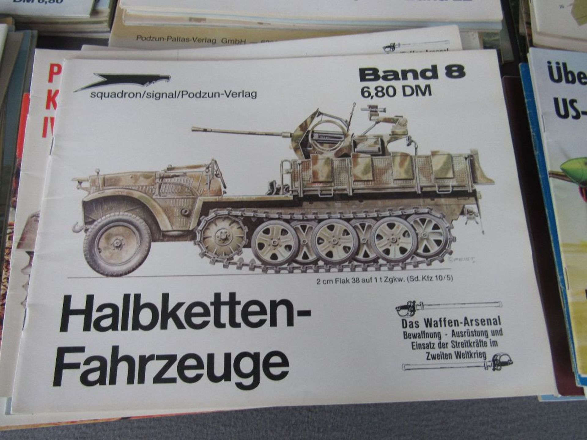 Großes Konvolut von 101 Heften über militärische Fahrzeuge Podzun-Pallas-Verlag sehr guter Zustand - Bild 4 aus 5