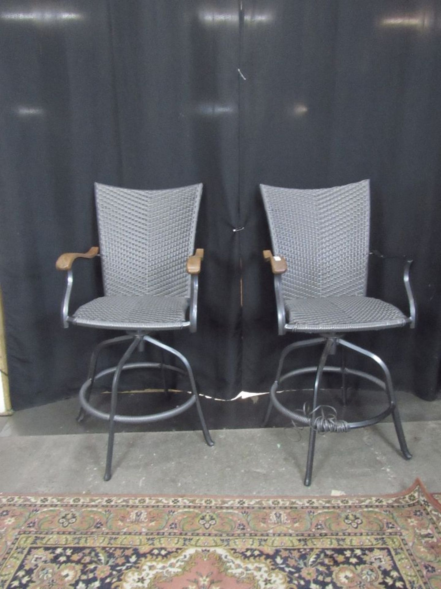 2 Barstühle drehbar leicht beschädigt 12cm