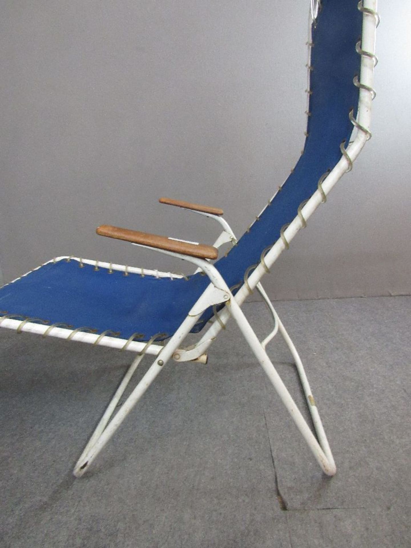 Zwei Vintage 60er Jahre Liegestühle Teak Armlehnen Made in Denmark Hersteller Homa 2 Stück blau - Bild 10 aus 12