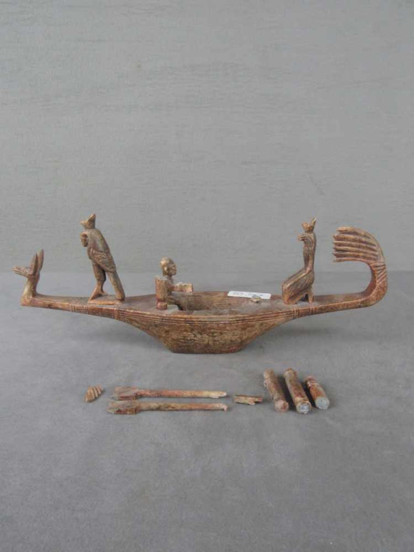 Skulptur ägyptisch Schiff Stein Bruchstellen Teile anbei