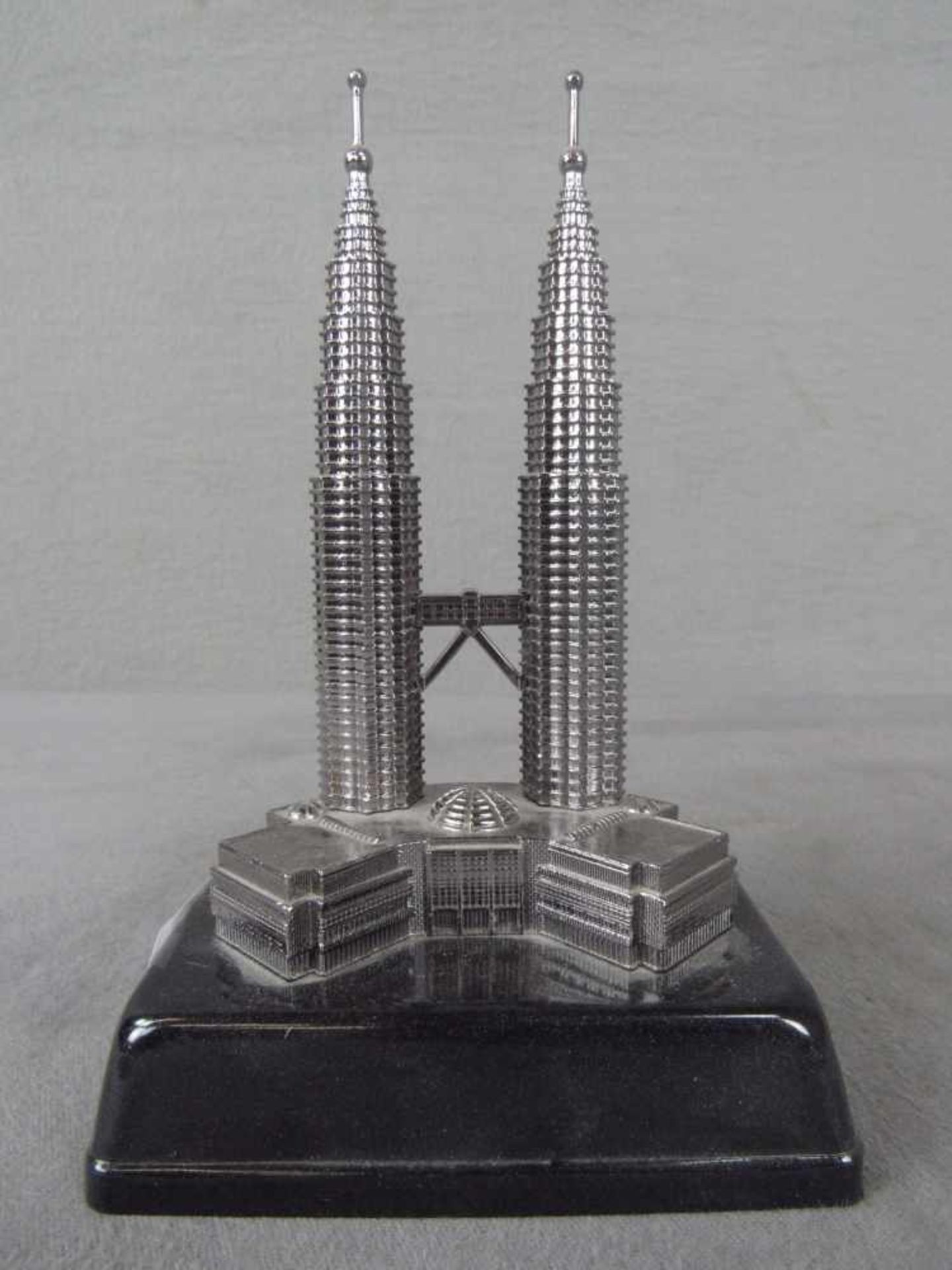 Skulptur Petronas Towers Kuala Lumpur Malaysia - Image 3 of 5