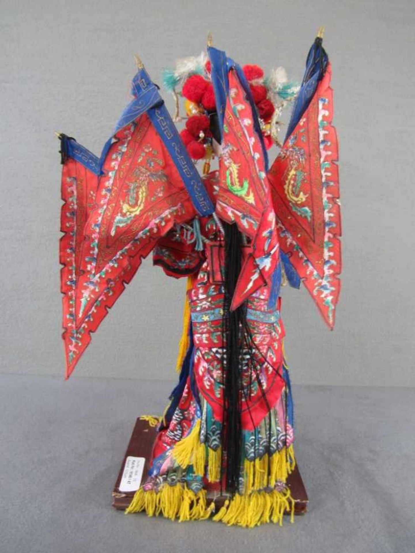 Japanische Hochzeitsfigur farbenfroh auf Holzsockel 43cm hoch - Image 5 of 6