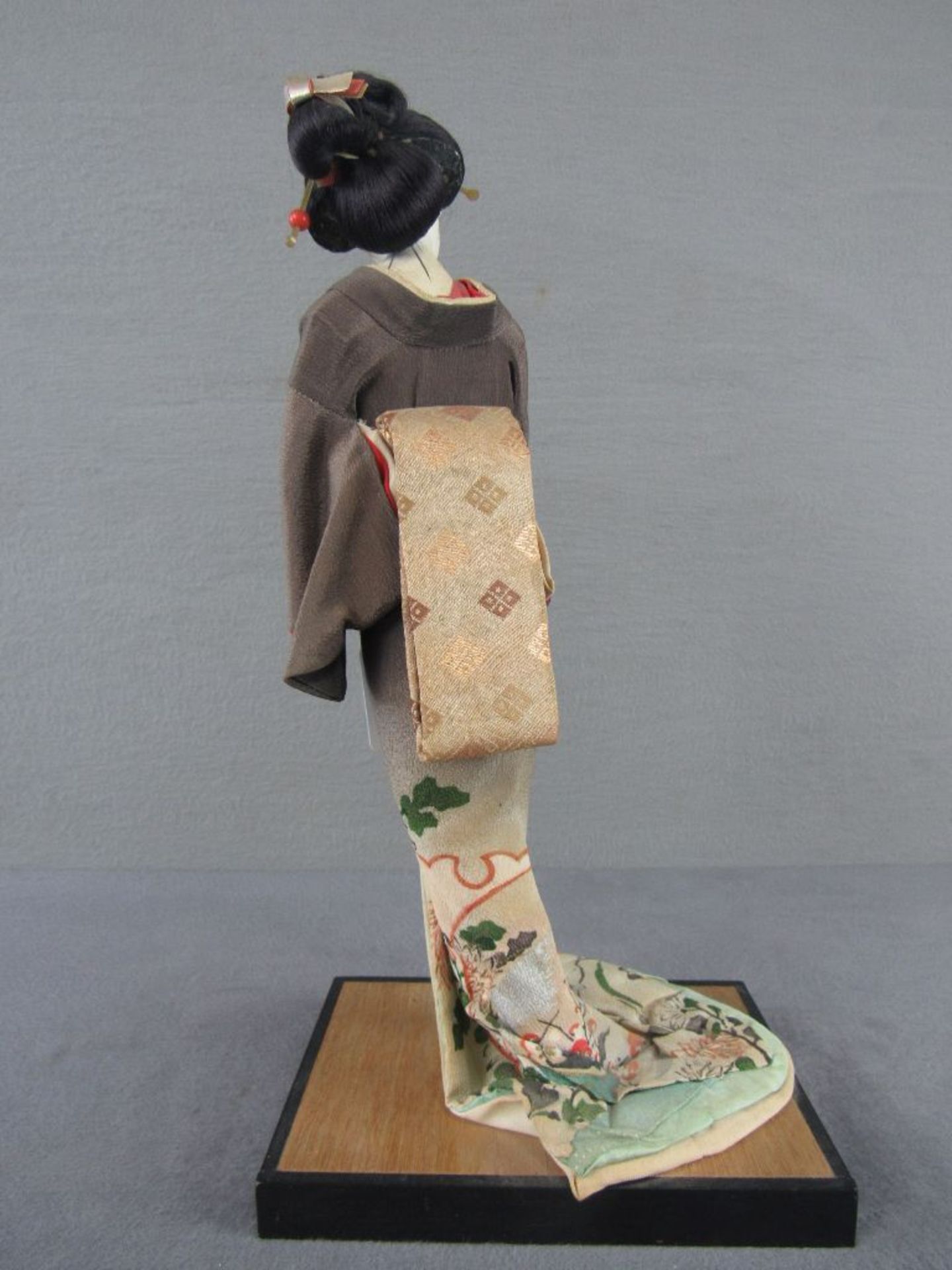 Japanische Figur Geisha auf Holzsockel 36cm hoch - Image 3 of 5