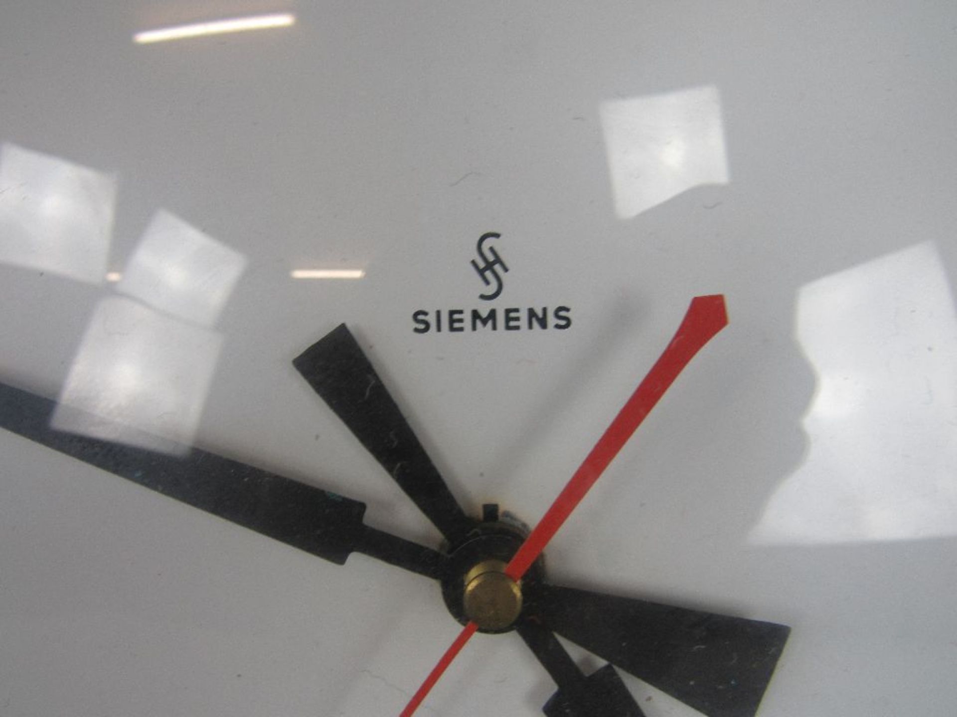 Wanduhr Metall Siemens Industrieuhr funktionstüchtig 28cm Durchmesser - Bild 2 aus 3