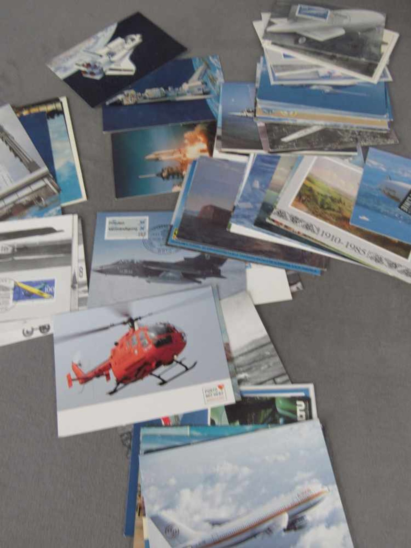 Kleine Box mit ca. 70 Postkarten mit Flugzeug und Raumfahrt Motiven - Bild 2 aus 4
