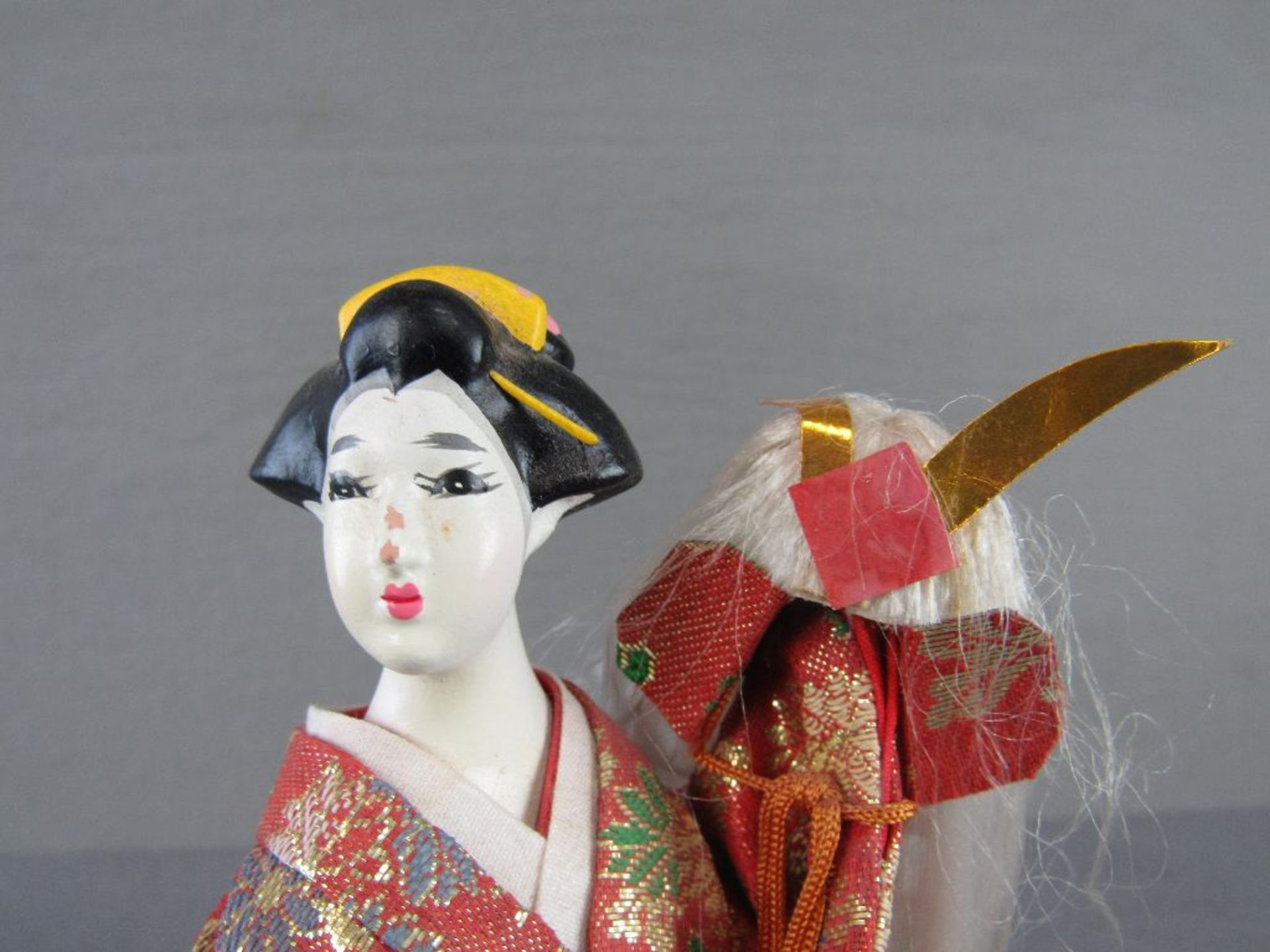 Japanische Frauenskulptur 23cm hoch auf Holzsockel - Bild 2 aus 4