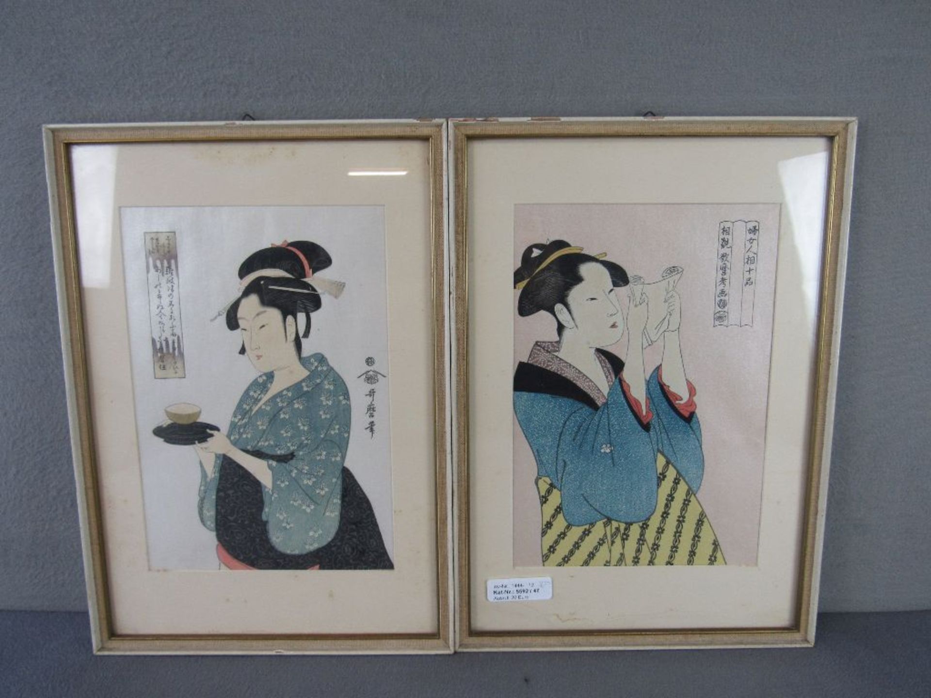 Zwei asiatische Gemälde Zeichnungen coloriert signiert gerahmt 40x29cm