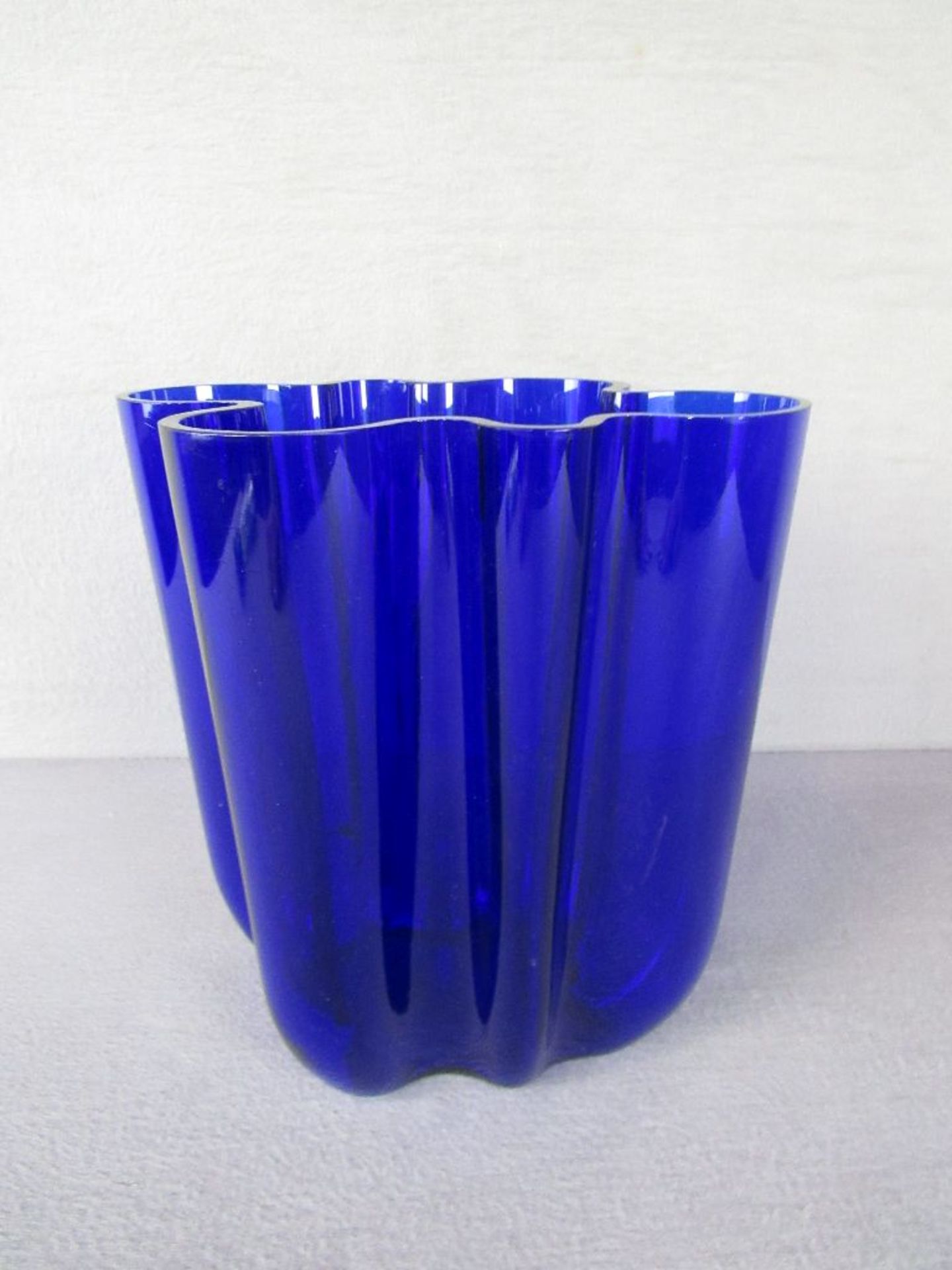 Designerglasvase Taschentuchform blau 24cm hoch