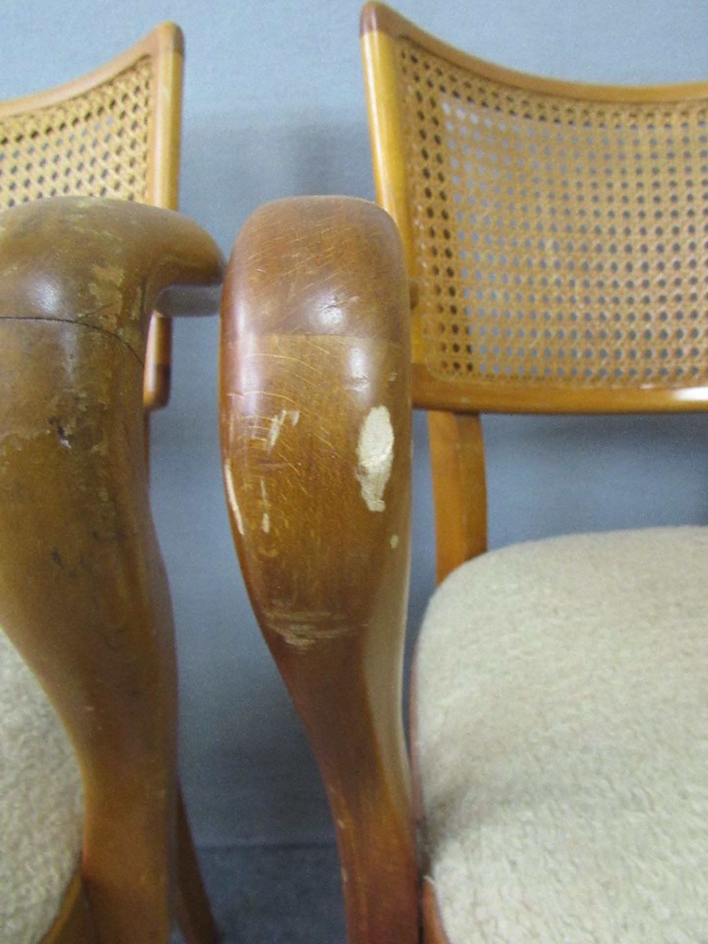 Zwei Art Deco Armlehnenstühle Rückenlehne mit Geflecht wohnfertig - Bild 6 aus 7