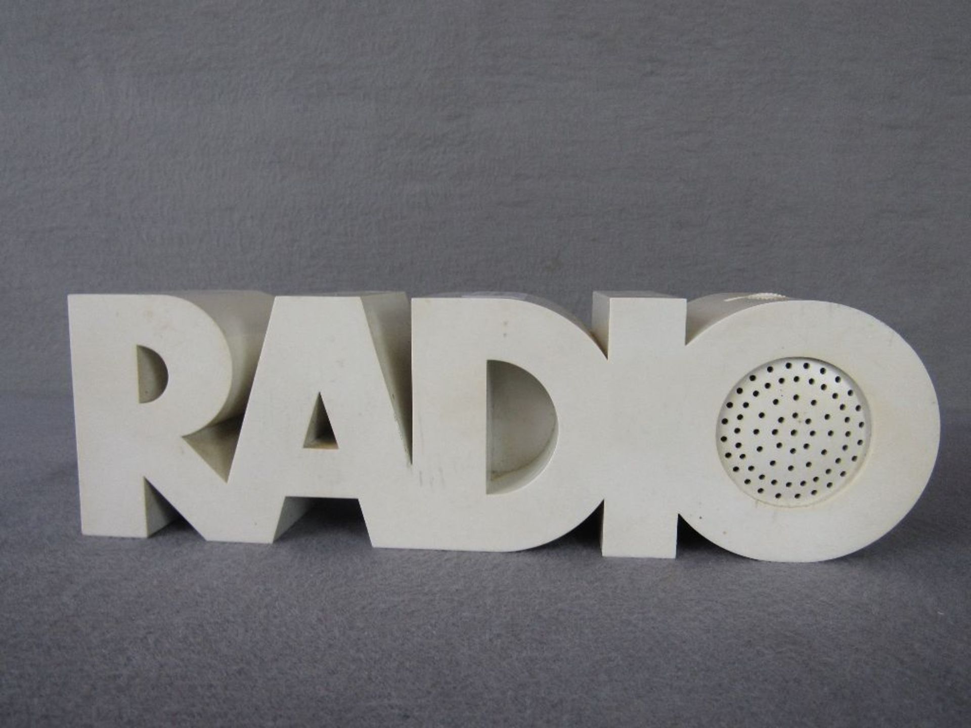 Vintage Radio Kunststoff Ende 70er Jahre ungeprüft Länge 25cm