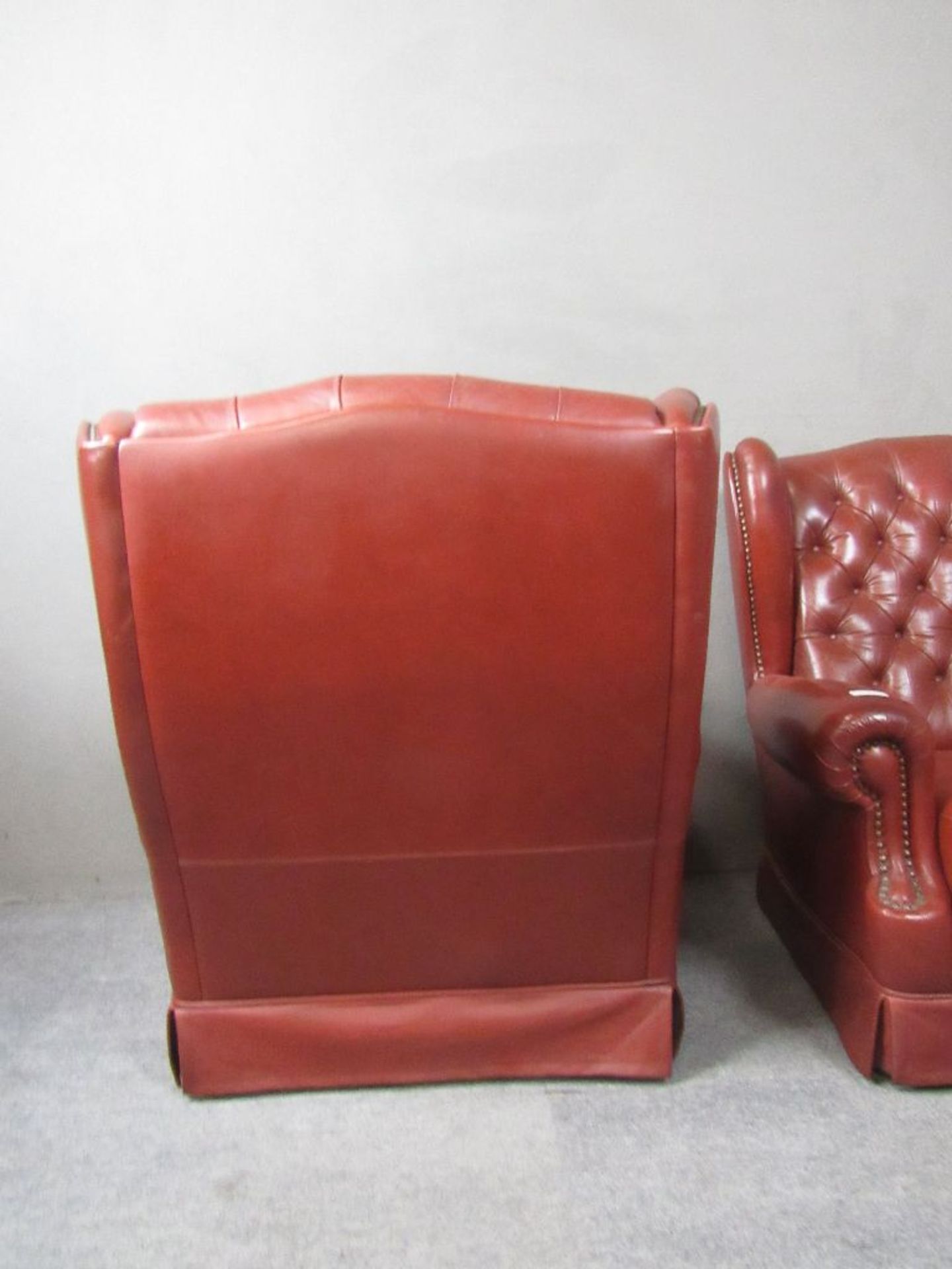 2 Chesterfield Sessel weinrotes Leder altersbedingte Patina - Image 7 of 9