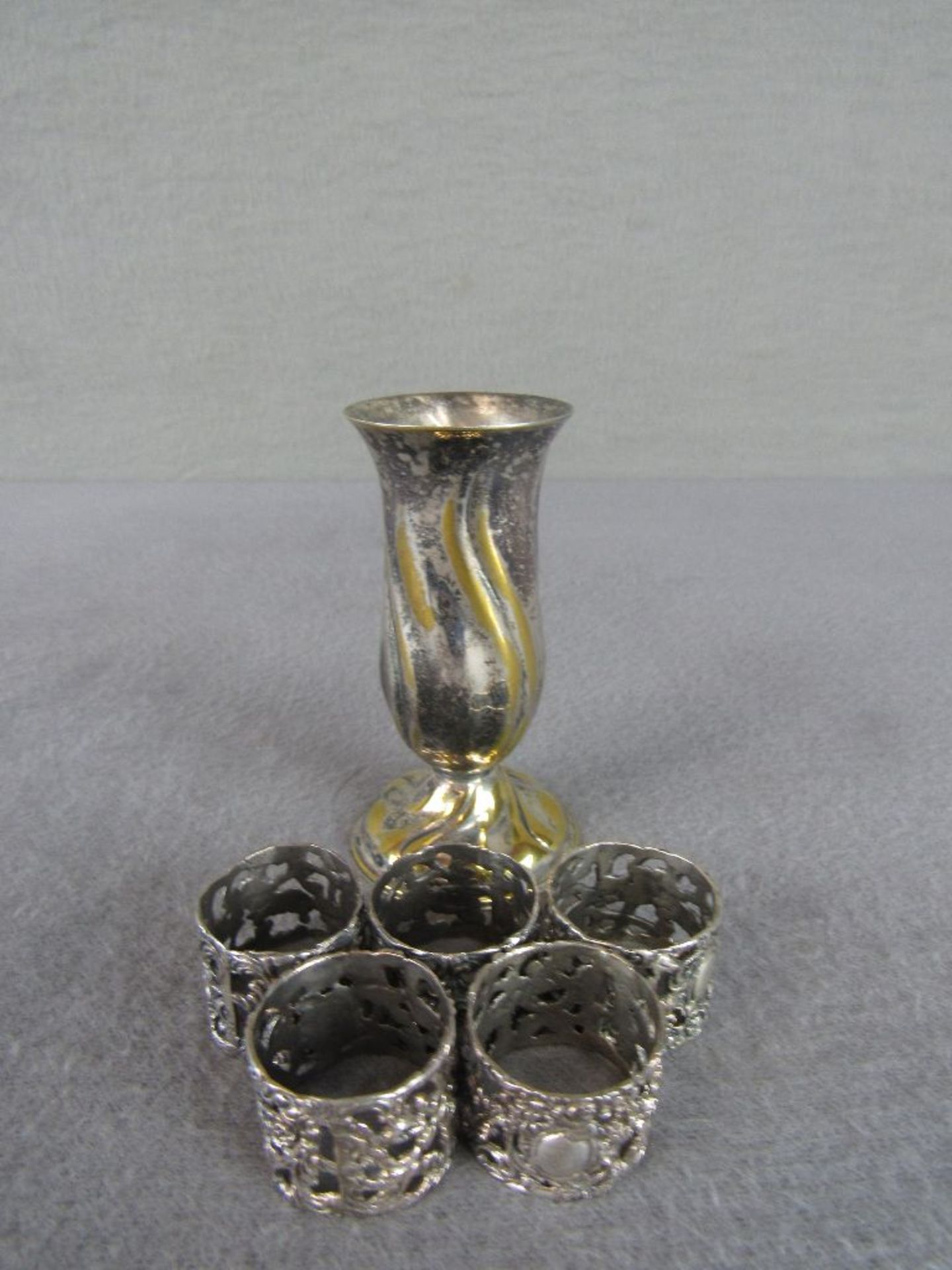 Kleines Konvolut Silber Serviettenringe und kleine Vase ungeprüft