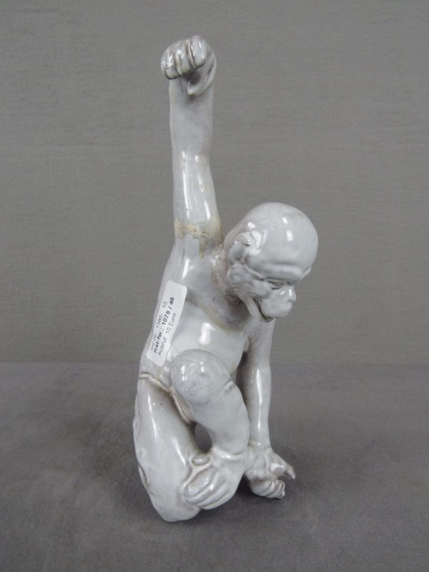 Keramikfigur Affe mit Klebespuren Höhe:27cm