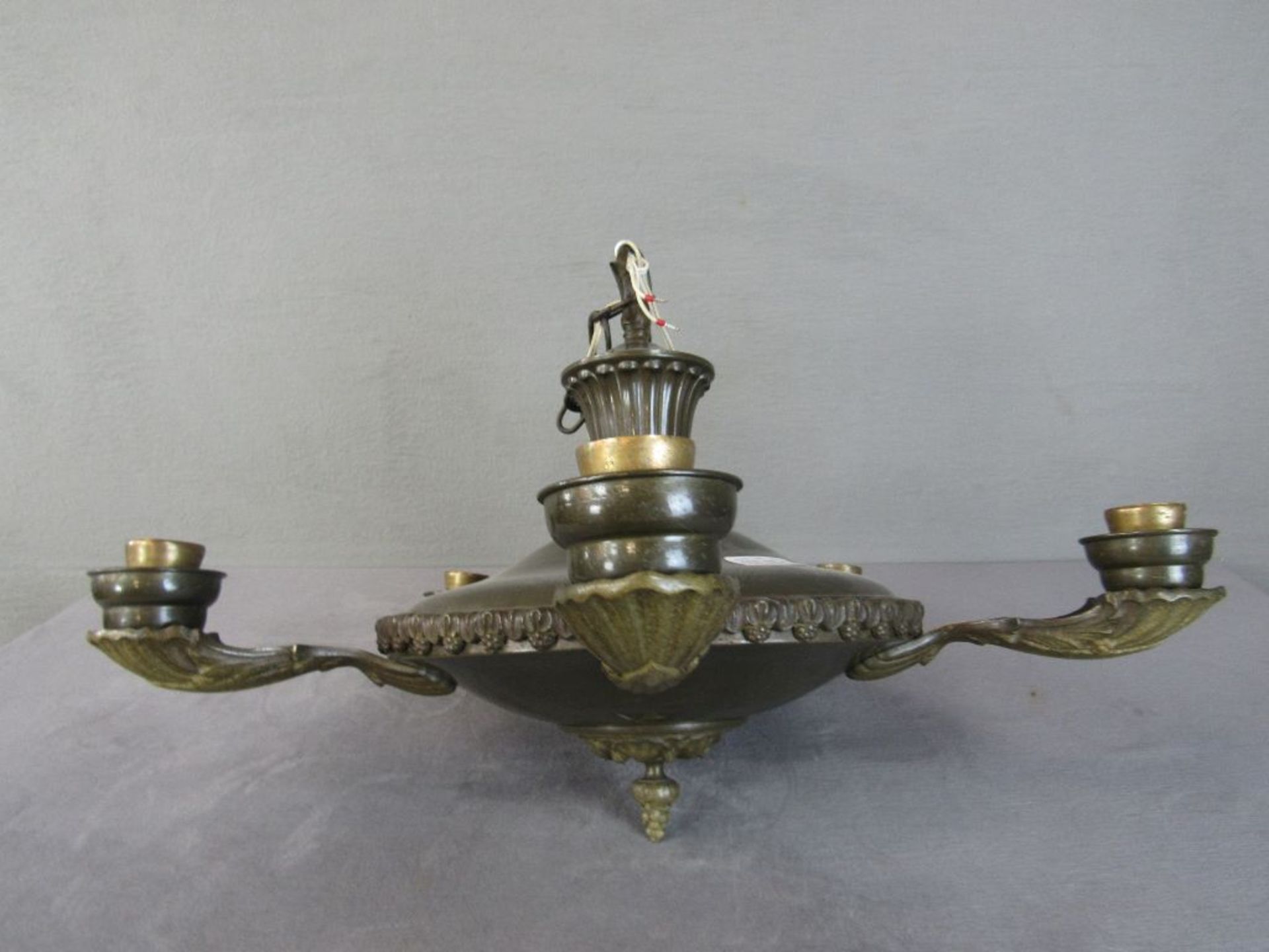 Deckenlampe teilweise Bronzeguß um 1920 fünfflammig Durchmesser 60cm