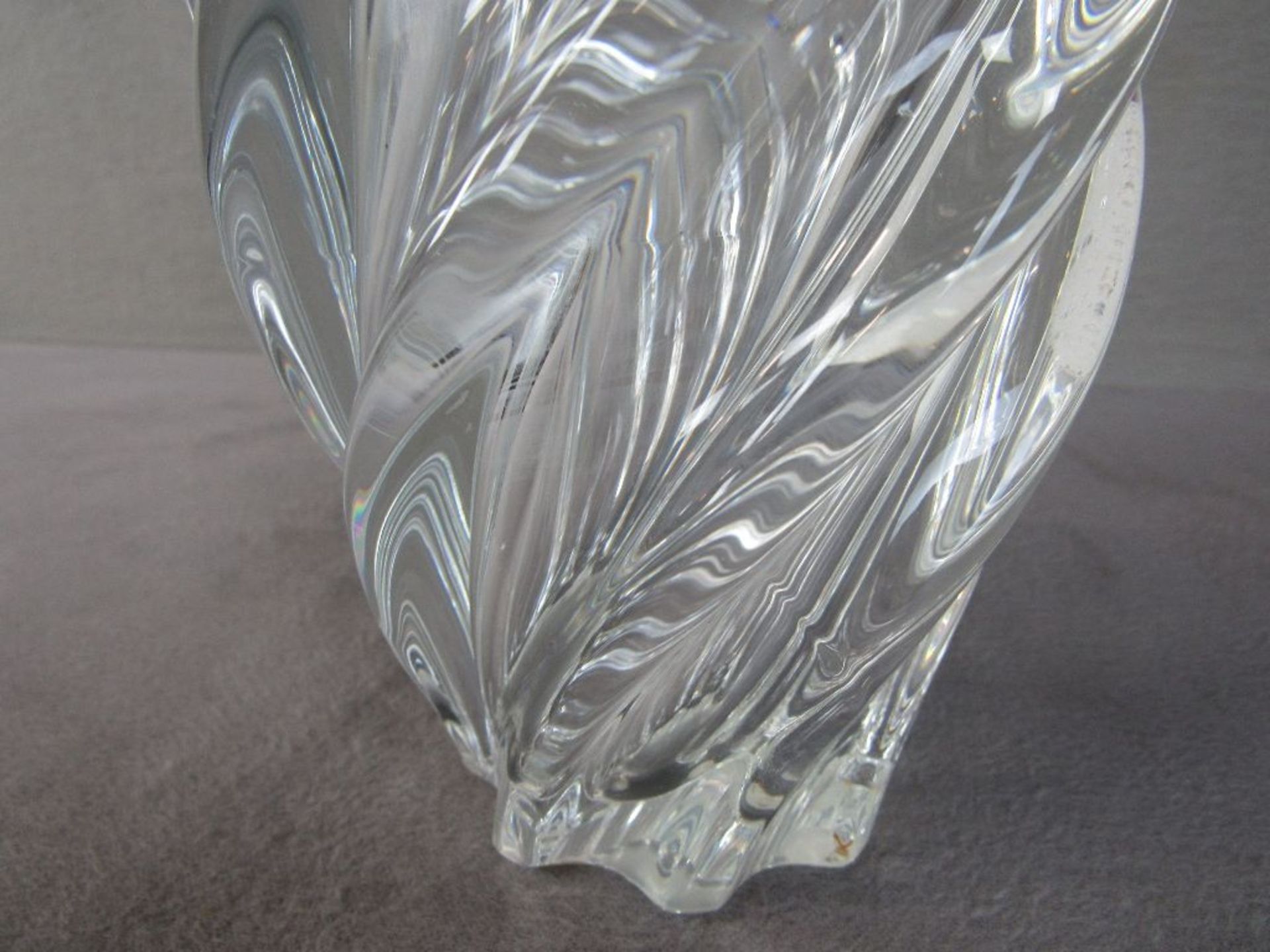 Schwere Designervase gedrehtes Klarglas Frankreich ART gestempelt und anderes Höhe:19cm - Image 4 of 4