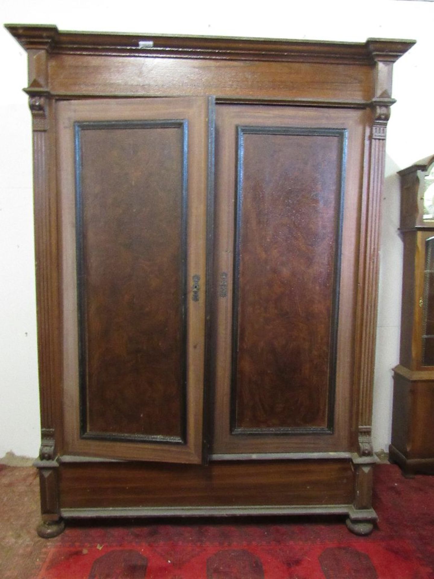 Großer Historismus Wäscheschrank zerlegbar Weichholz und Bierfarbe 157x67x205cm