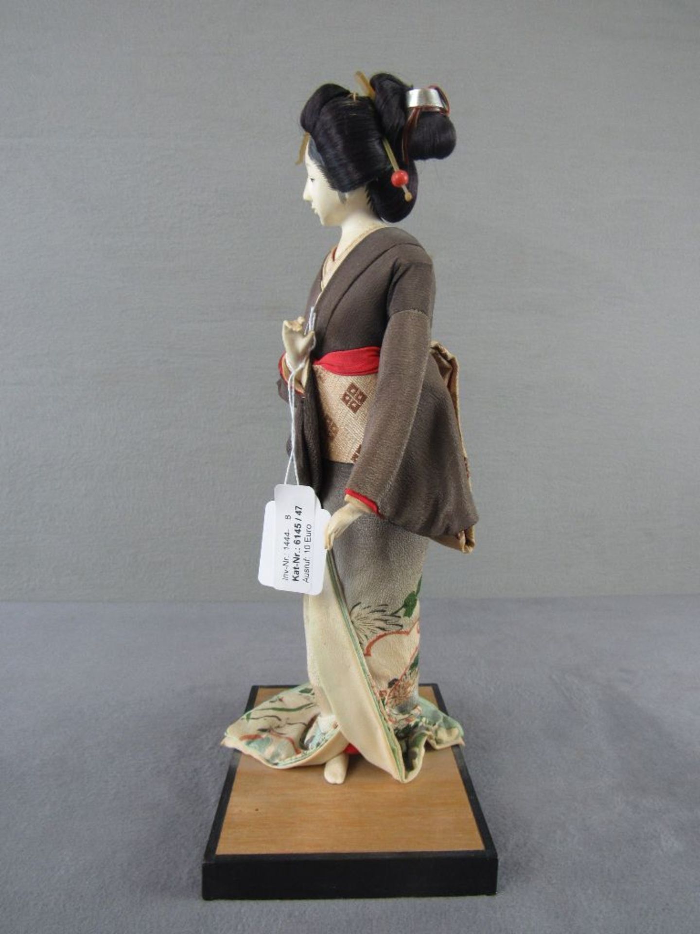 Japanische Figur Geisha auf Holzsockel 36cm hoch - Image 4 of 5