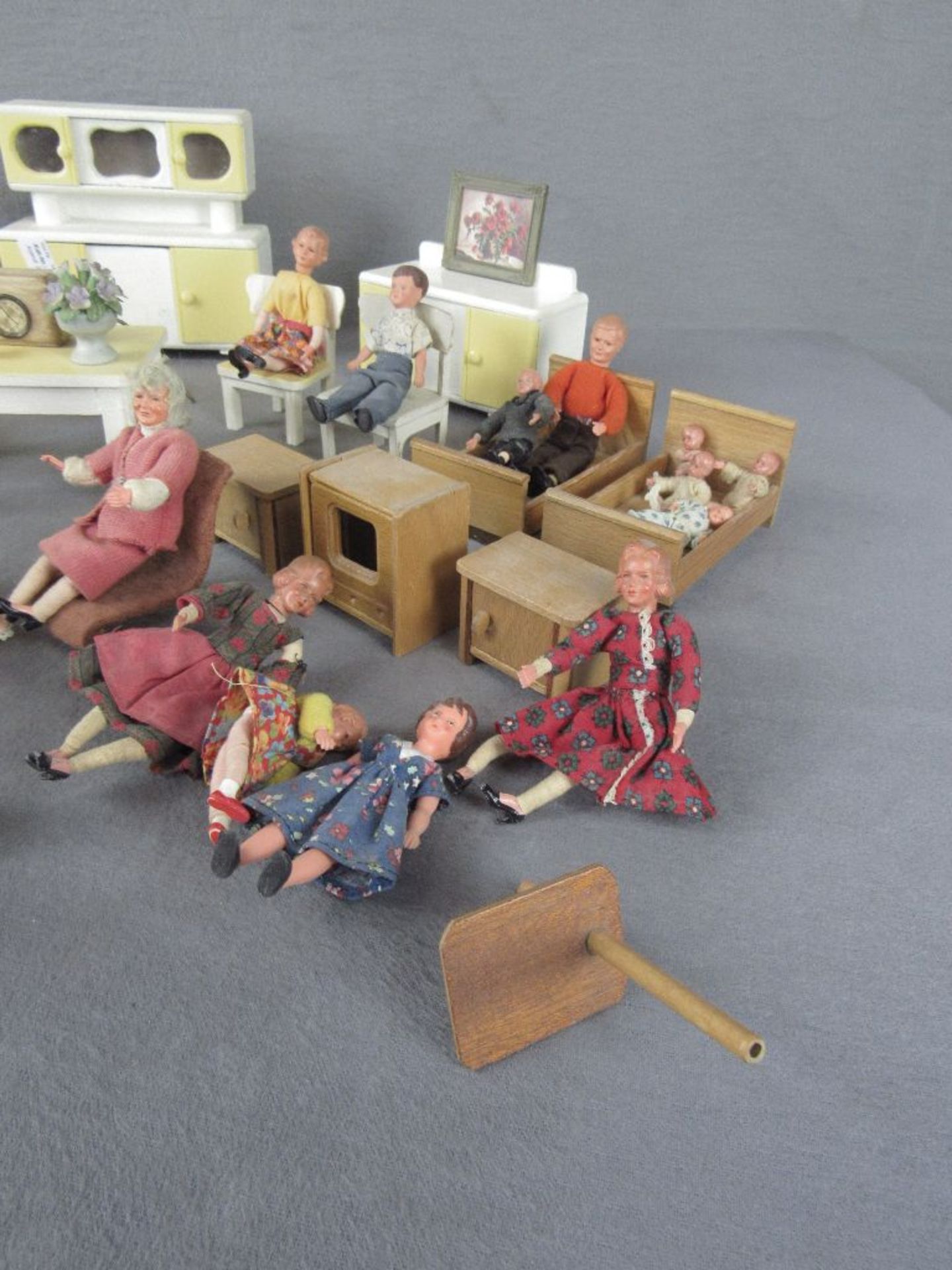 Konvolut Puppenmöbel und Inventar Puppen groß - Bild 4 aus 7