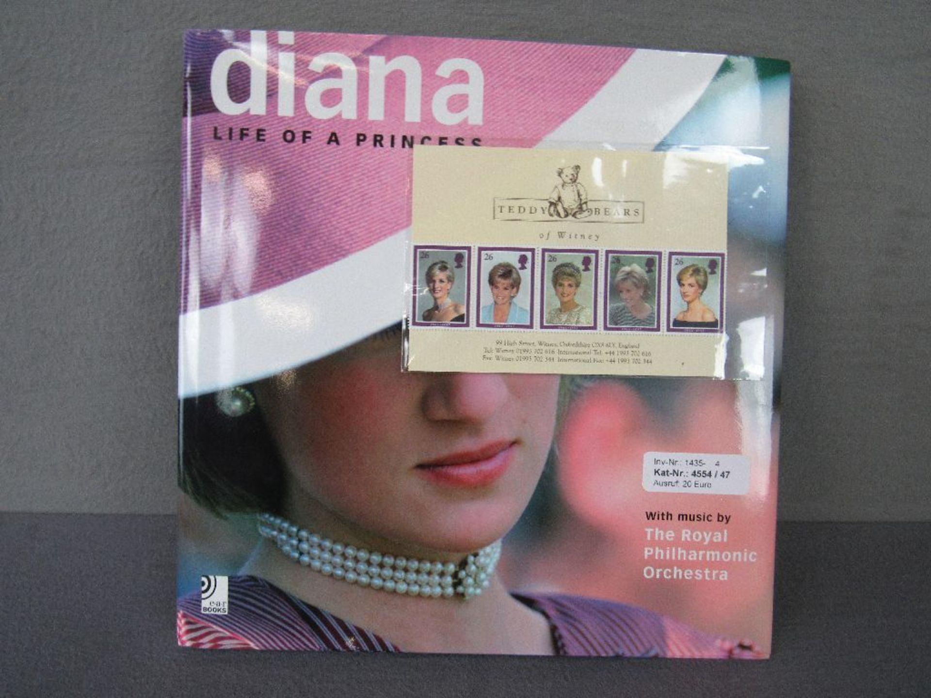 Buch Diana Life of a Princess mit Musik Cds + Beigabe Briefmarken von Teddy bears of Witney