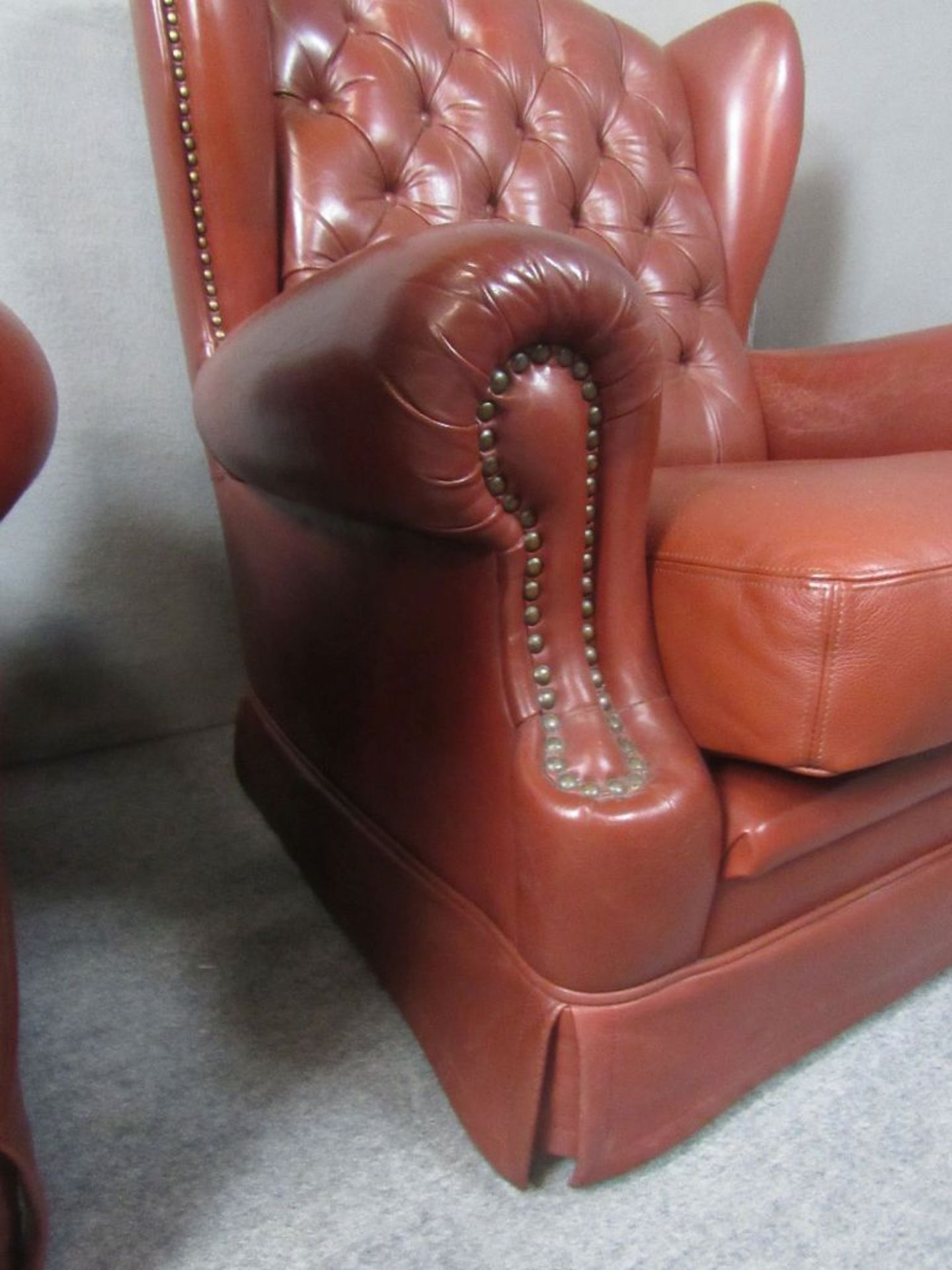 2 Chesterfield Sessel weinrotes Leder altersbedingte Patina - Image 9 of 9