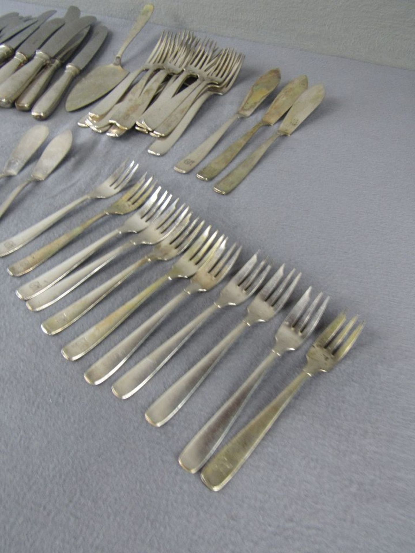 Silberbesteck Art Deco Gesamt 4050 Gramm ohne Messer Netto:2800 Gramm 800er Silber Hersteller HTB - Bild 5 aus 9