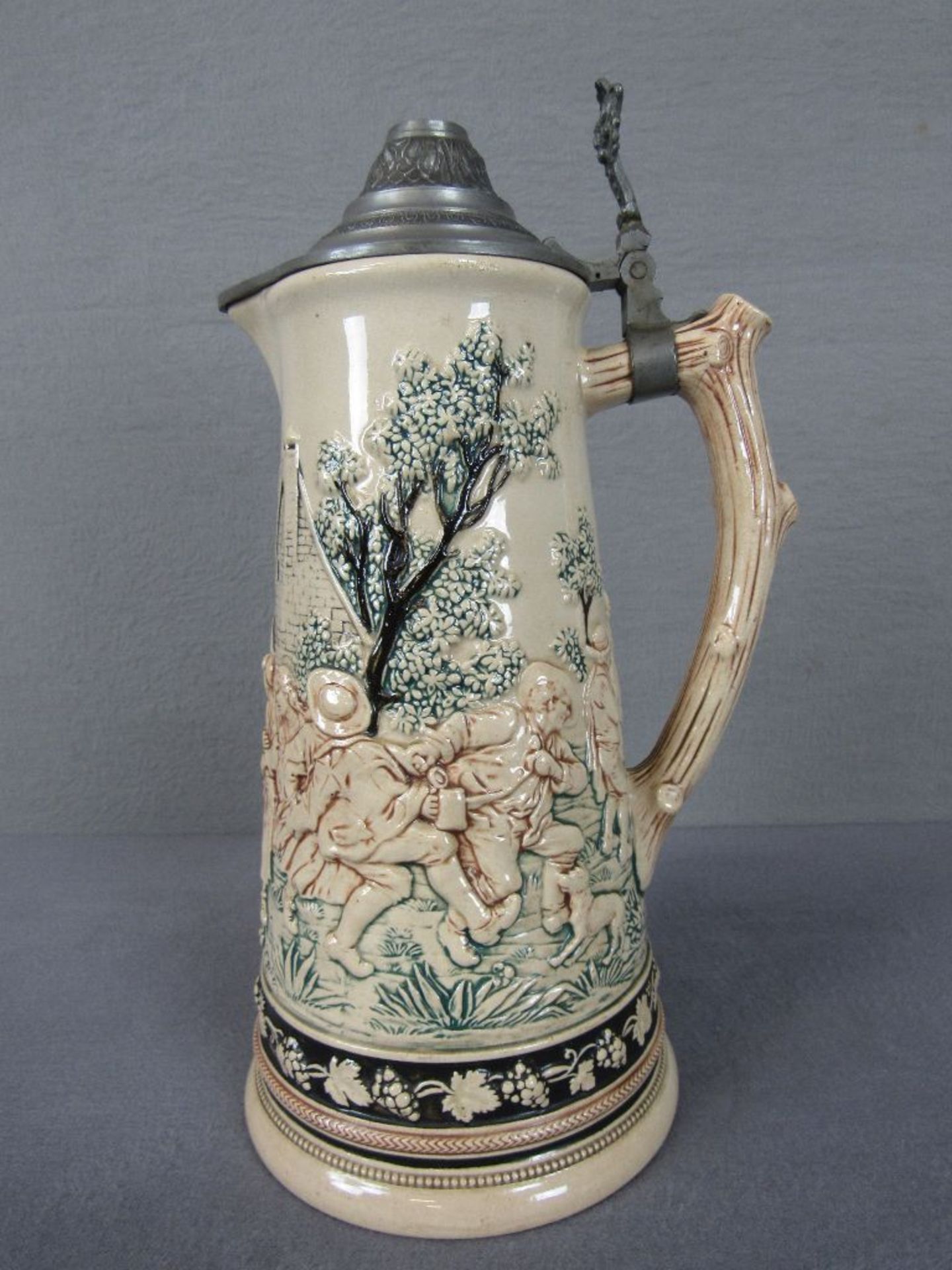 Großer Henkelbierkrug lasierte Keramik Villeroy&Boch um 1900 ca.32cm hoch - Image 3 of 7