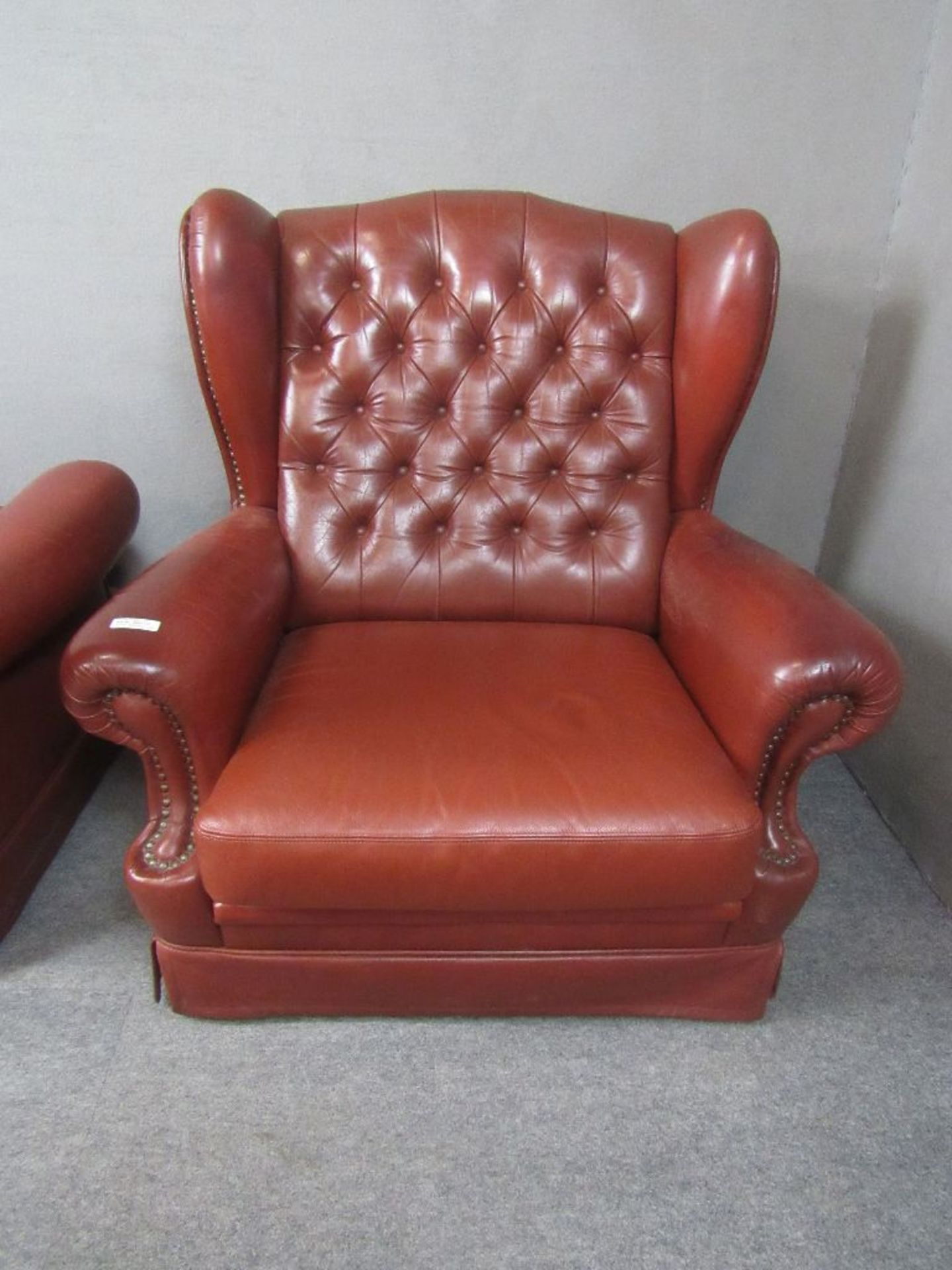 2 Chesterfield Sessel weinrotes Leder altersbedingte Patina - Image 8 of 9