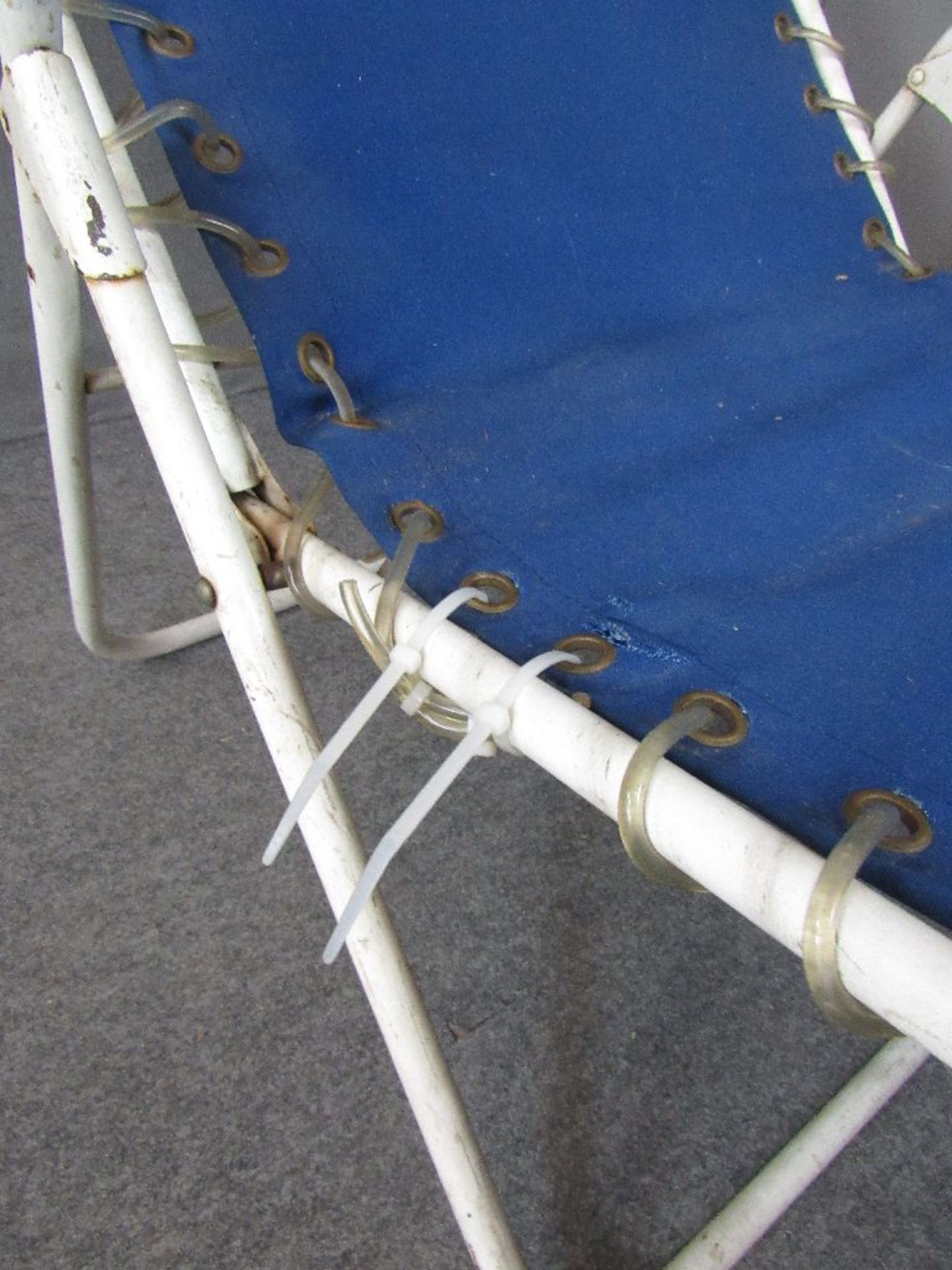 Zwei Vintage 60er Jahre Liegestühle Teak Armlehnen Made in Denmark Hersteller Homa 2 Stück blau - Image 8 of 12