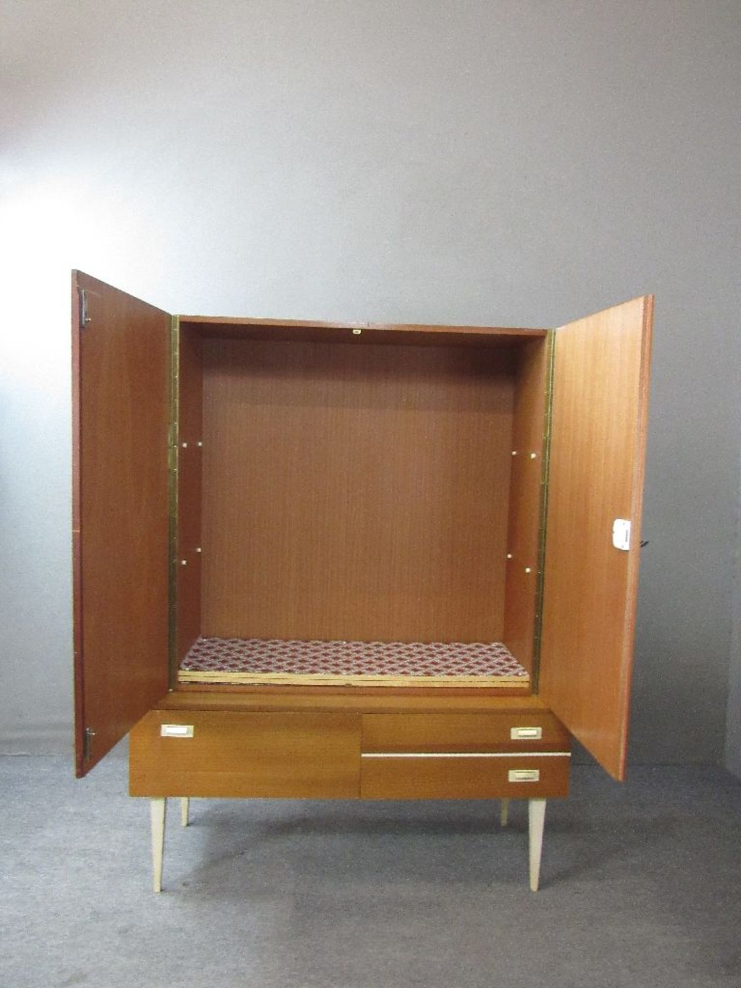 Vintage 60er Jahre Aufsatzspiegelschrank 2 teilig ca.150x15x42cm + Beigabe Nachttisch - Bild 4 aus 4