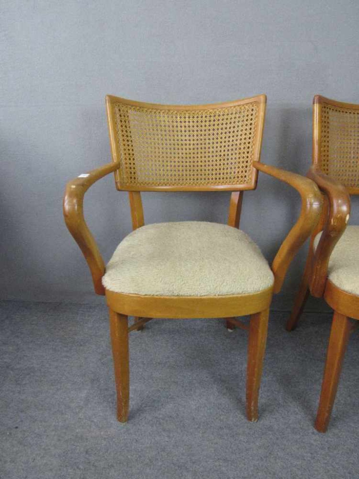 Zwei Art Deco Armlehnenstühle Rückenlehne mit Geflecht wohnfertig - Bild 2 aus 7