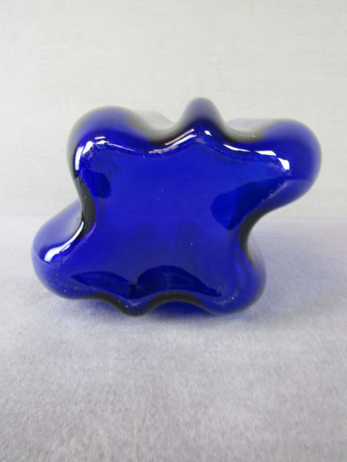 Designerglasvase Taschentuchform blau 24cm hoch - Bild 3 aus 3