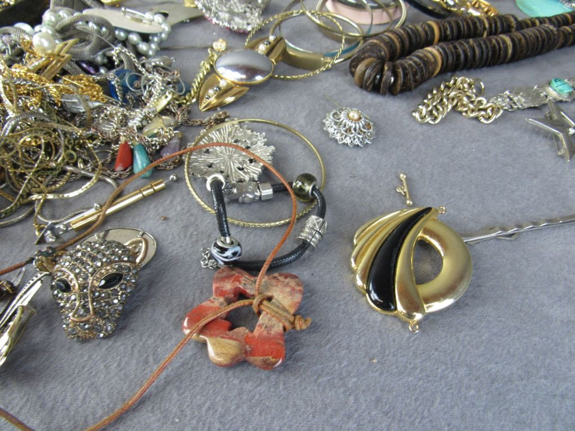 Übergroßes Konvolut Schmuck unsortiert und ungeprüft - Image 4 of 9