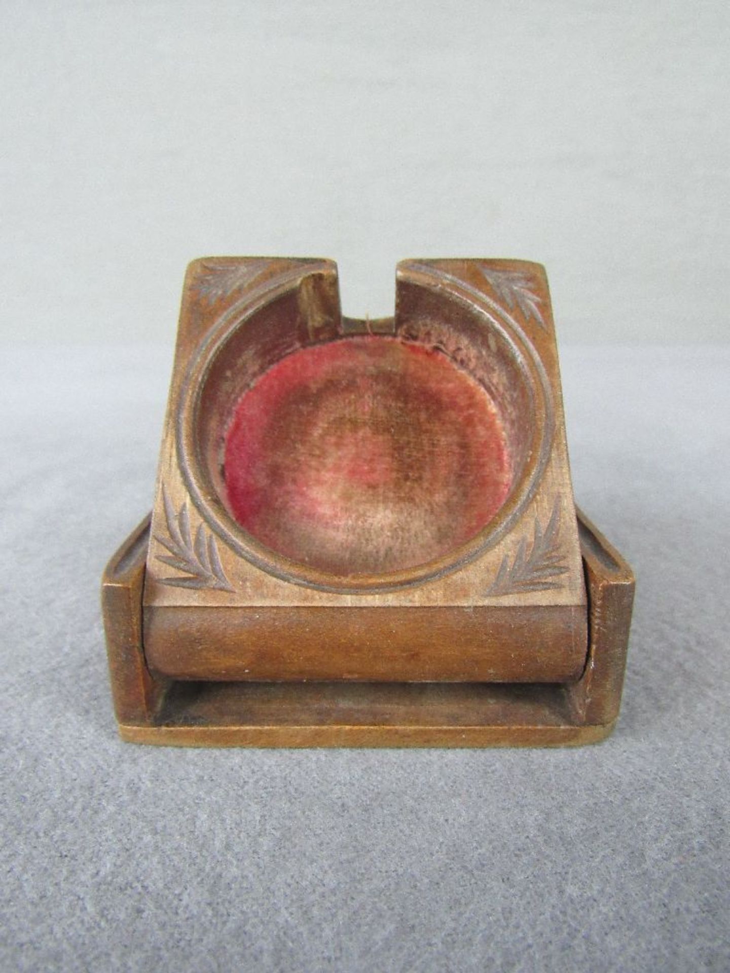 Uhrenhalter Holz geschnitzt Ende 19. Jahrhundert